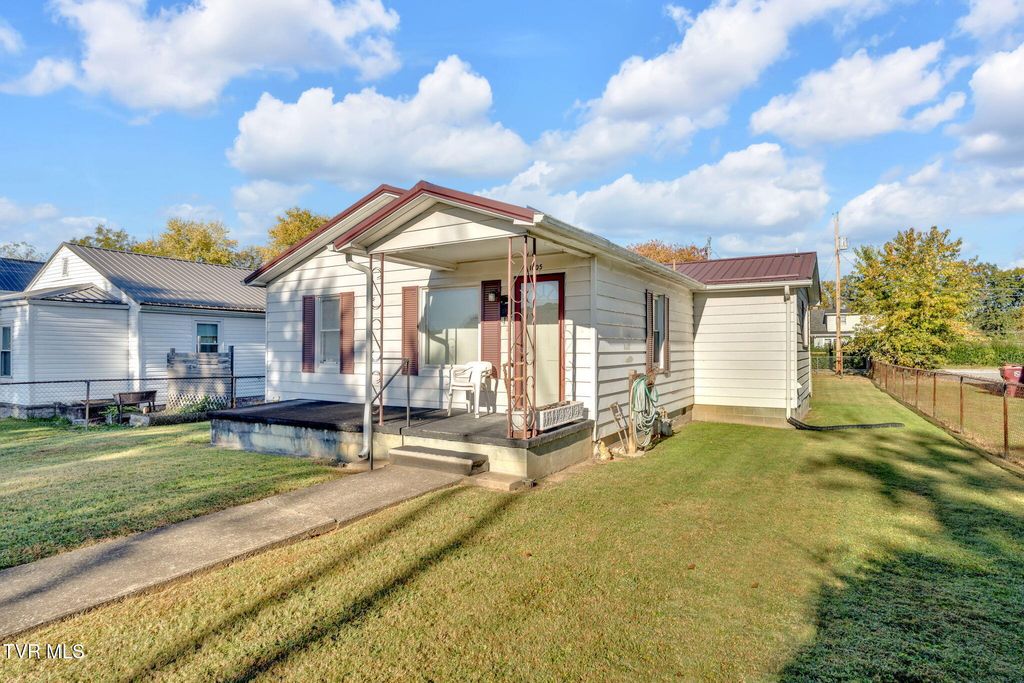 Photo of 1605 Myrtle Avenue, Johnson City, TN 37601 (MLS # 9987255)