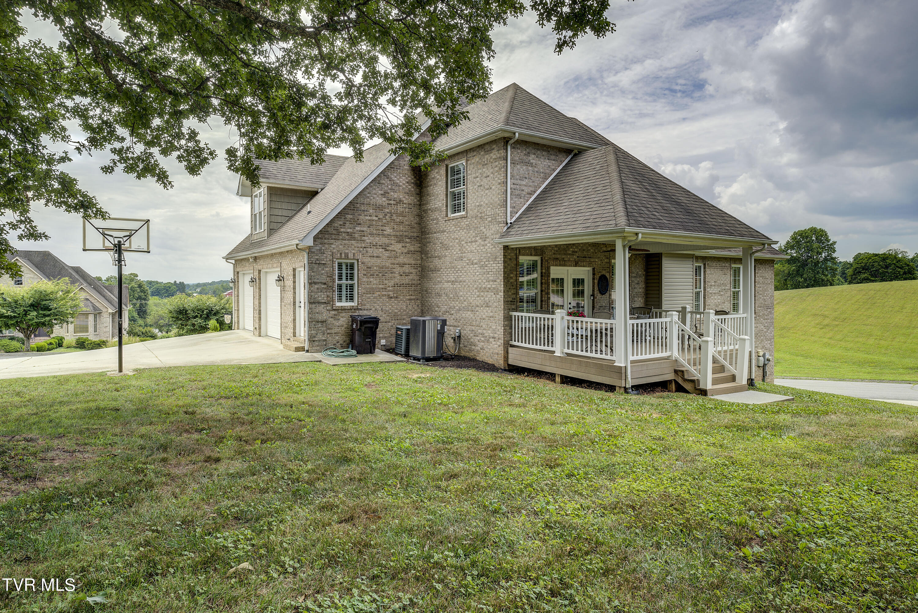 Bluff City, Tennessee 37618, United States, 3 Bedrooms Bedrooms, ,3 BathroomsBathrooms,Residential,Pending,53060