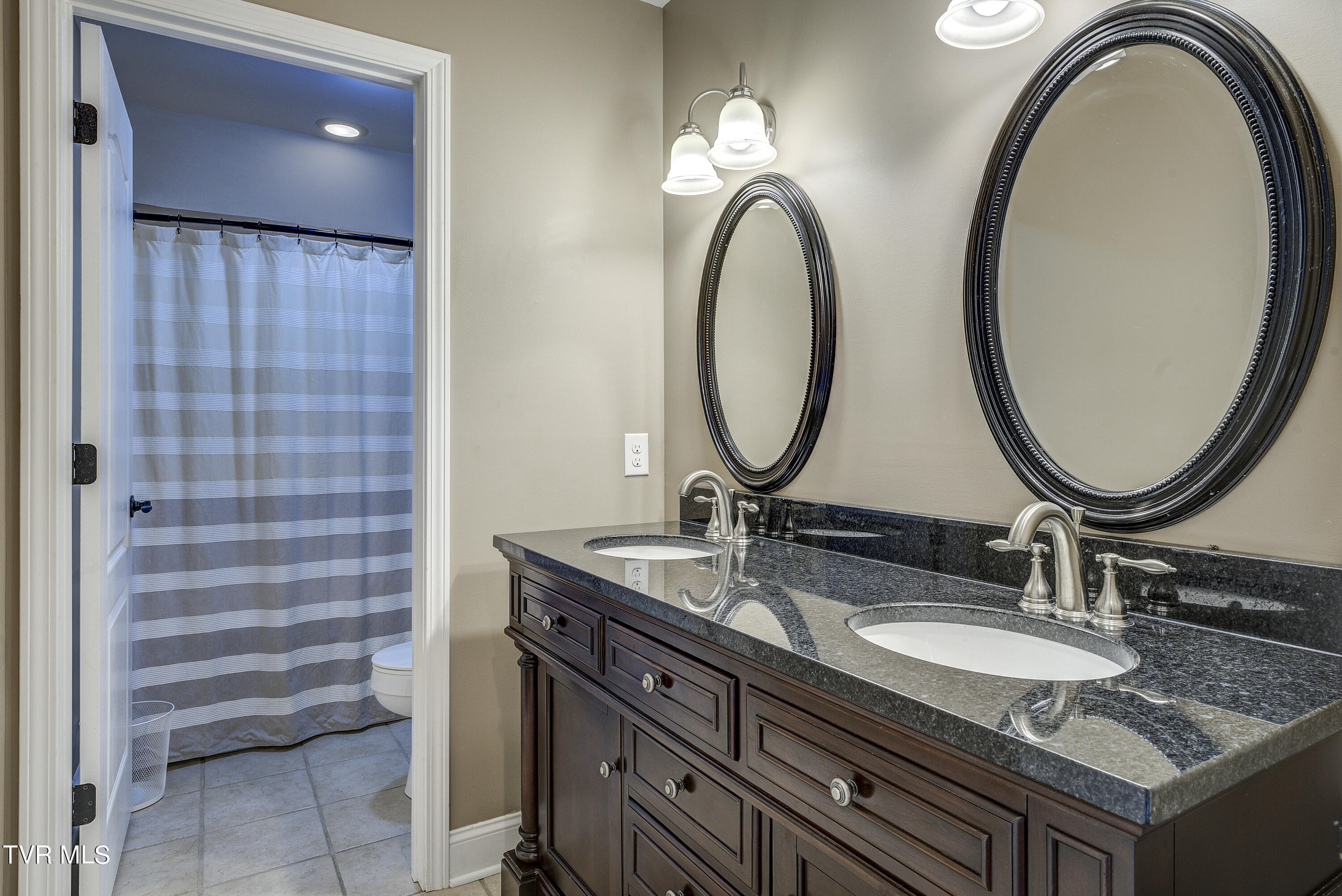 Bluff City, Tennessee 37618, United States, 3 Bedrooms Bedrooms, ,3 BathroomsBathrooms,Residential,Pending,53060