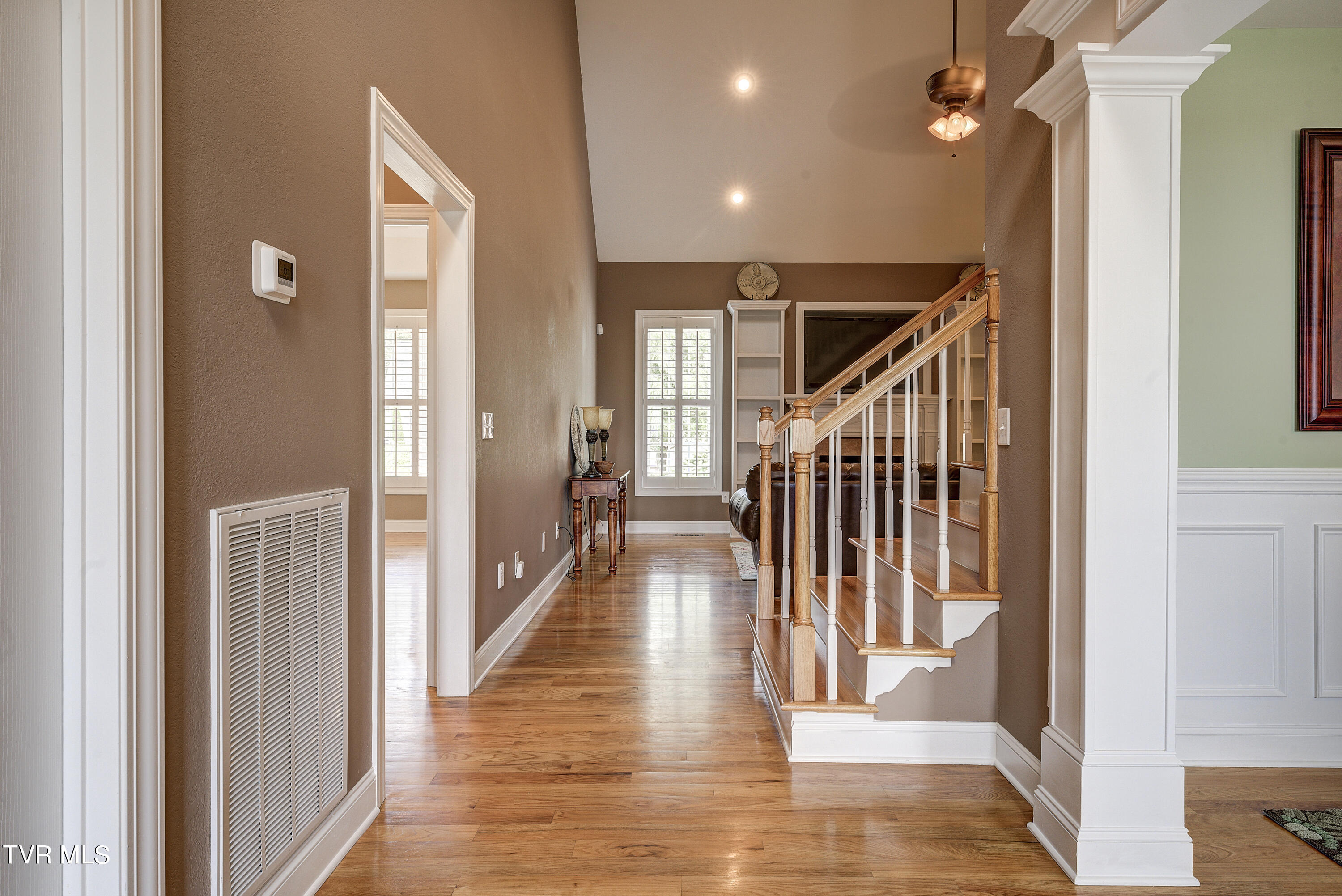 Bluff City, Tennessee 37618, United States, 3 Bedrooms Bedrooms, ,3 BathroomsBathrooms,Residential,Pending,53060