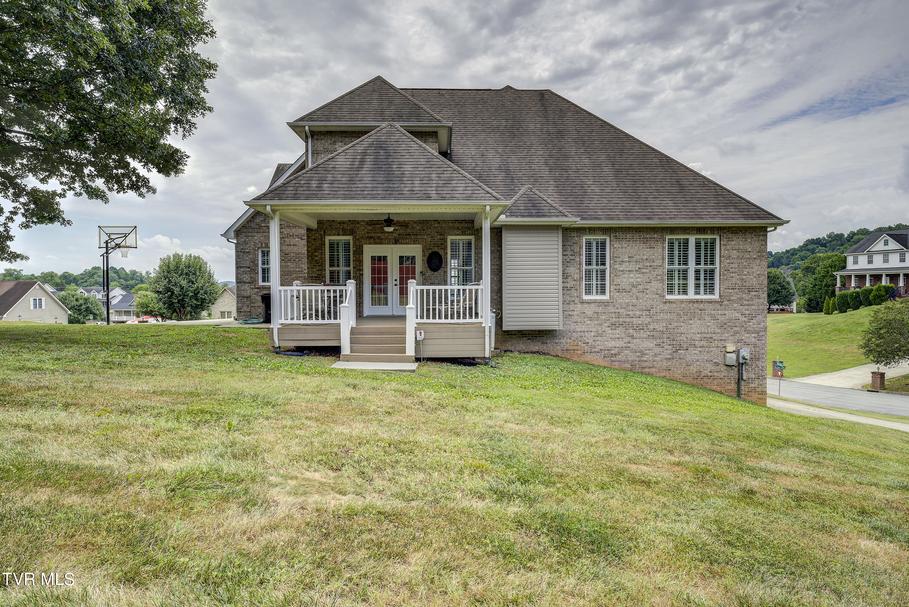 Bluff City, Tennessee 37618, United States, 3 Bedrooms Bedrooms, ,3 BathroomsBathrooms,Residential,Pending,53060