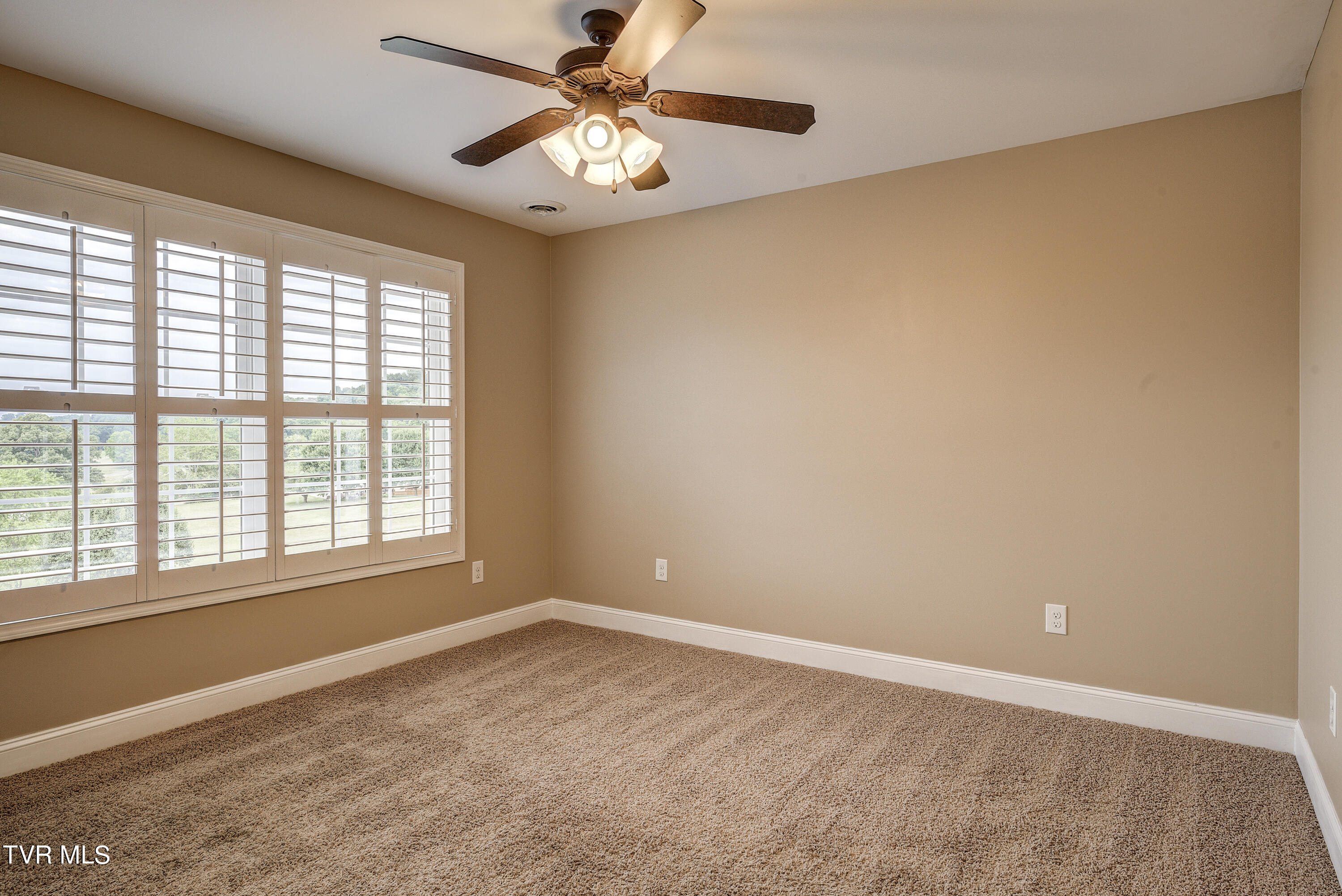 Bluff City, Tennessee 37618, United States, 3 Bedrooms Bedrooms, ,3 BathroomsBathrooms,Residential,Pending,53060