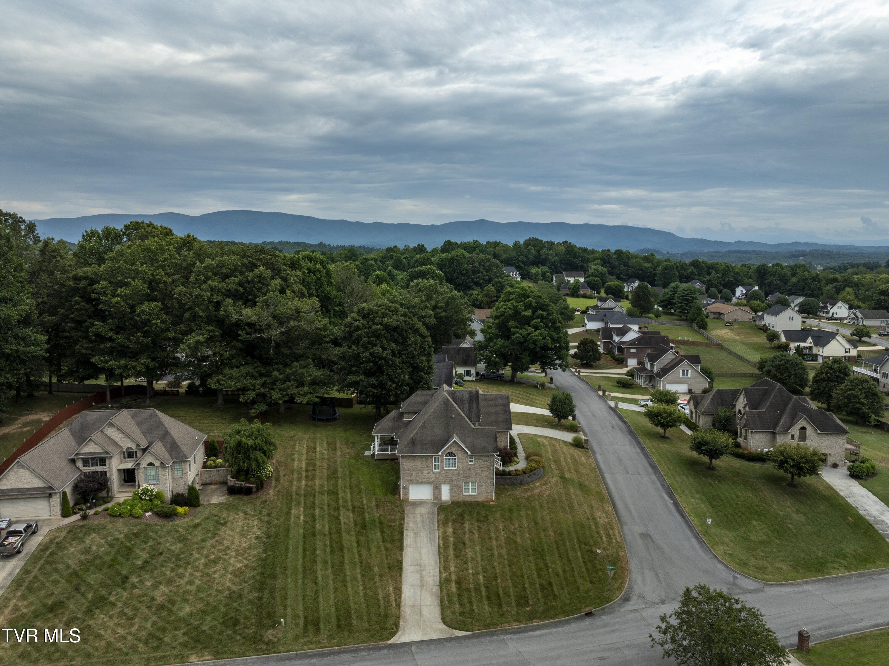 Bluff City, Tennessee 37618, United States, 3 Bedrooms Bedrooms, ,3 BathroomsBathrooms,Residential,Pending,53060