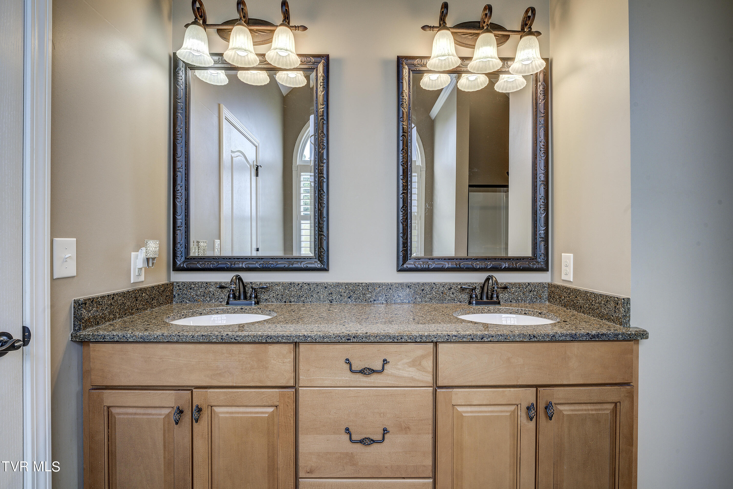 Bluff City, Tennessee 37618, United States, 3 Bedrooms Bedrooms, ,3 BathroomsBathrooms,Residential,Pending,53060