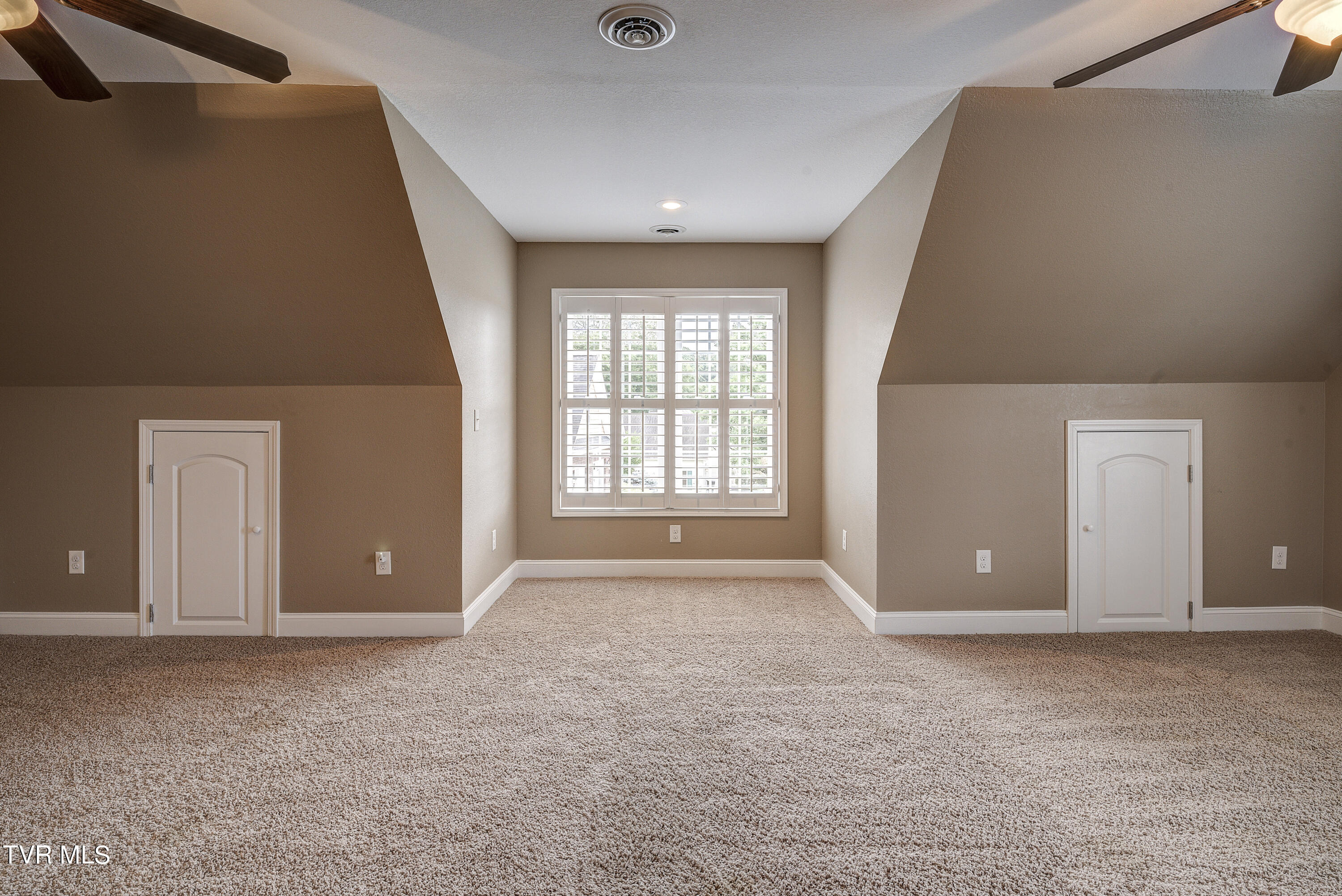 Bluff City, Tennessee 37618, United States, 3 Bedrooms Bedrooms, ,3 BathroomsBathrooms,Residential,Pending,53060