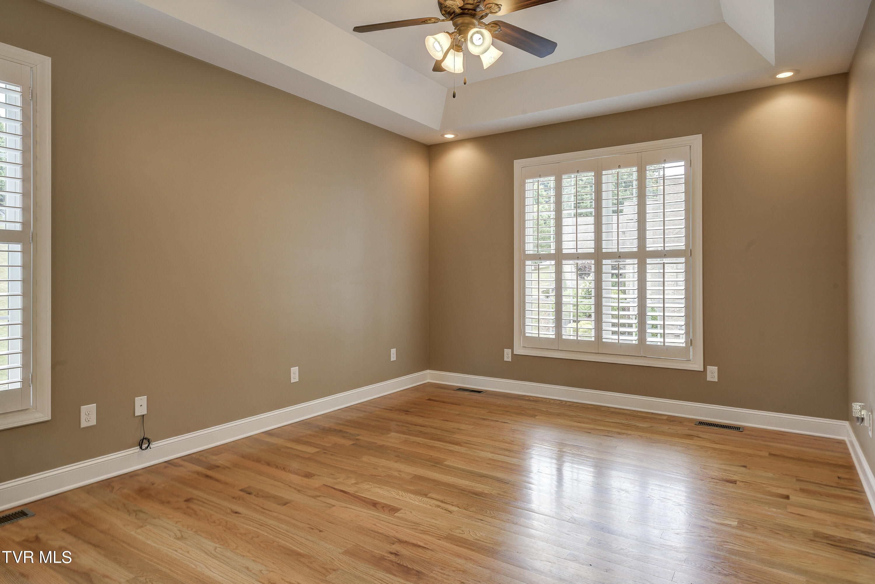 Bluff City, Tennessee 37618, United States, 3 Bedrooms Bedrooms, ,3 BathroomsBathrooms,Residential,Pending,53060