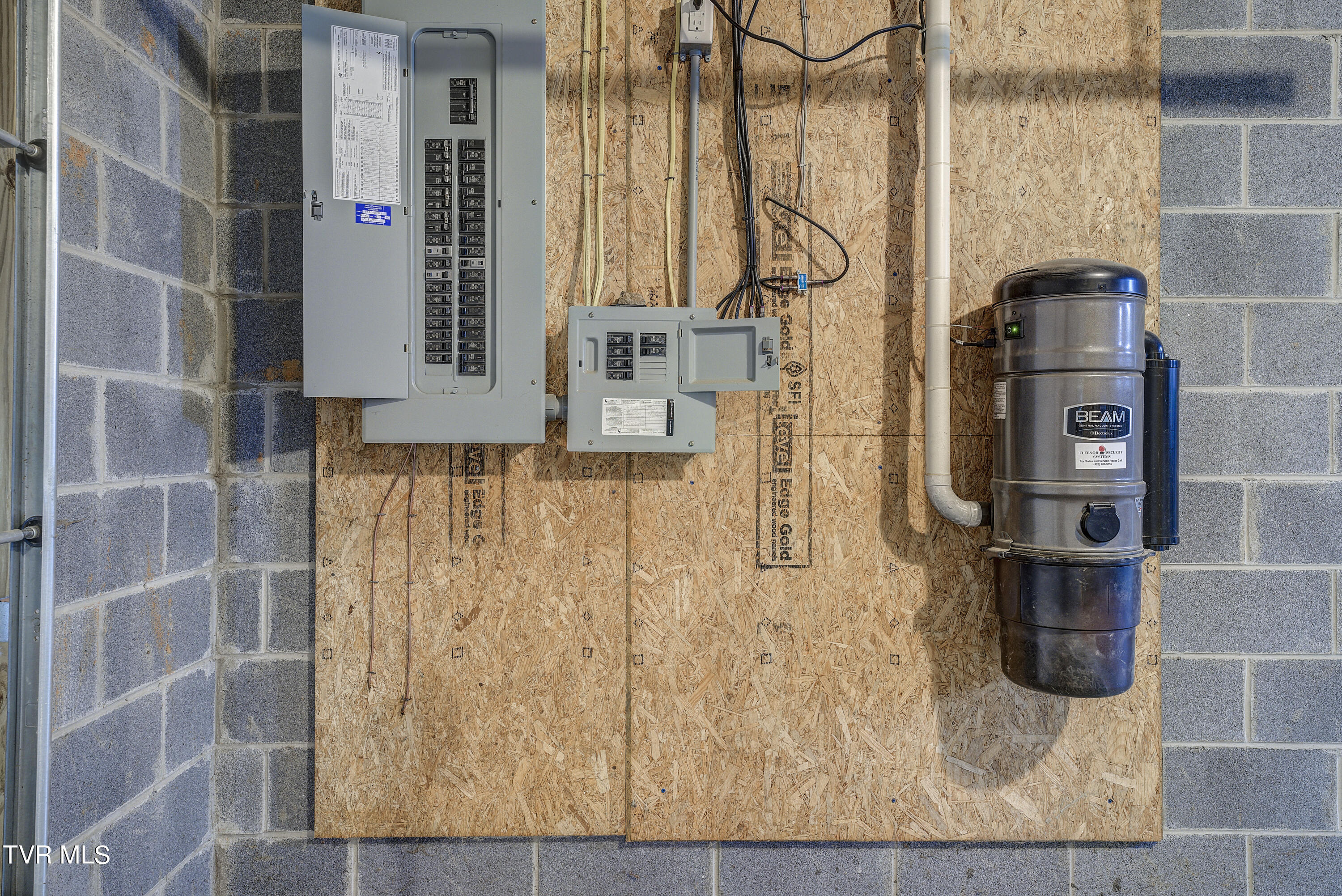 Bluff City, Tennessee 37618, United States, 3 Bedrooms Bedrooms, ,3 BathroomsBathrooms,Residential,Pending,53060