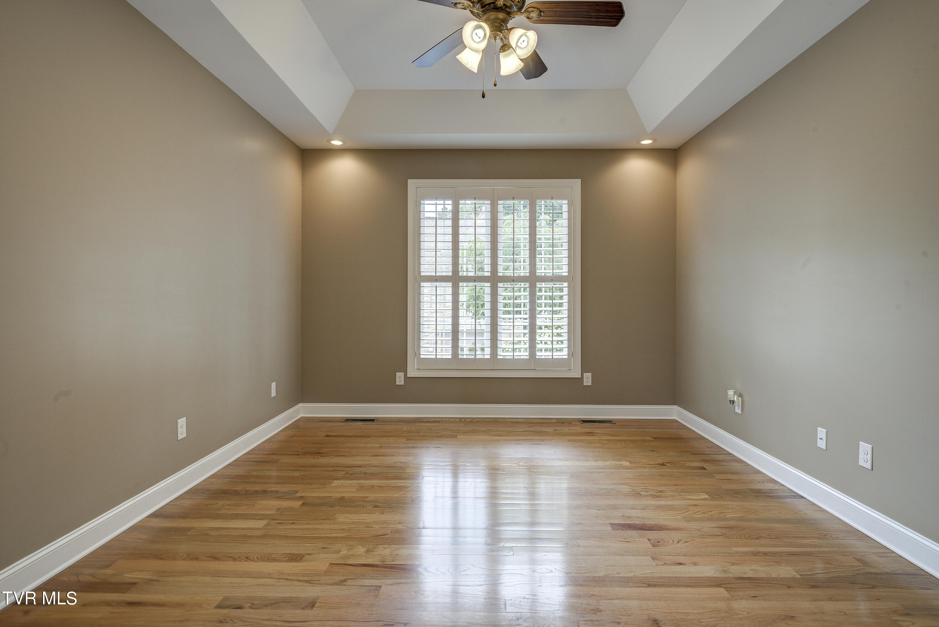 Bluff City, Tennessee 37618, United States, 3 Bedrooms Bedrooms, ,3 BathroomsBathrooms,Residential,Pending,53060