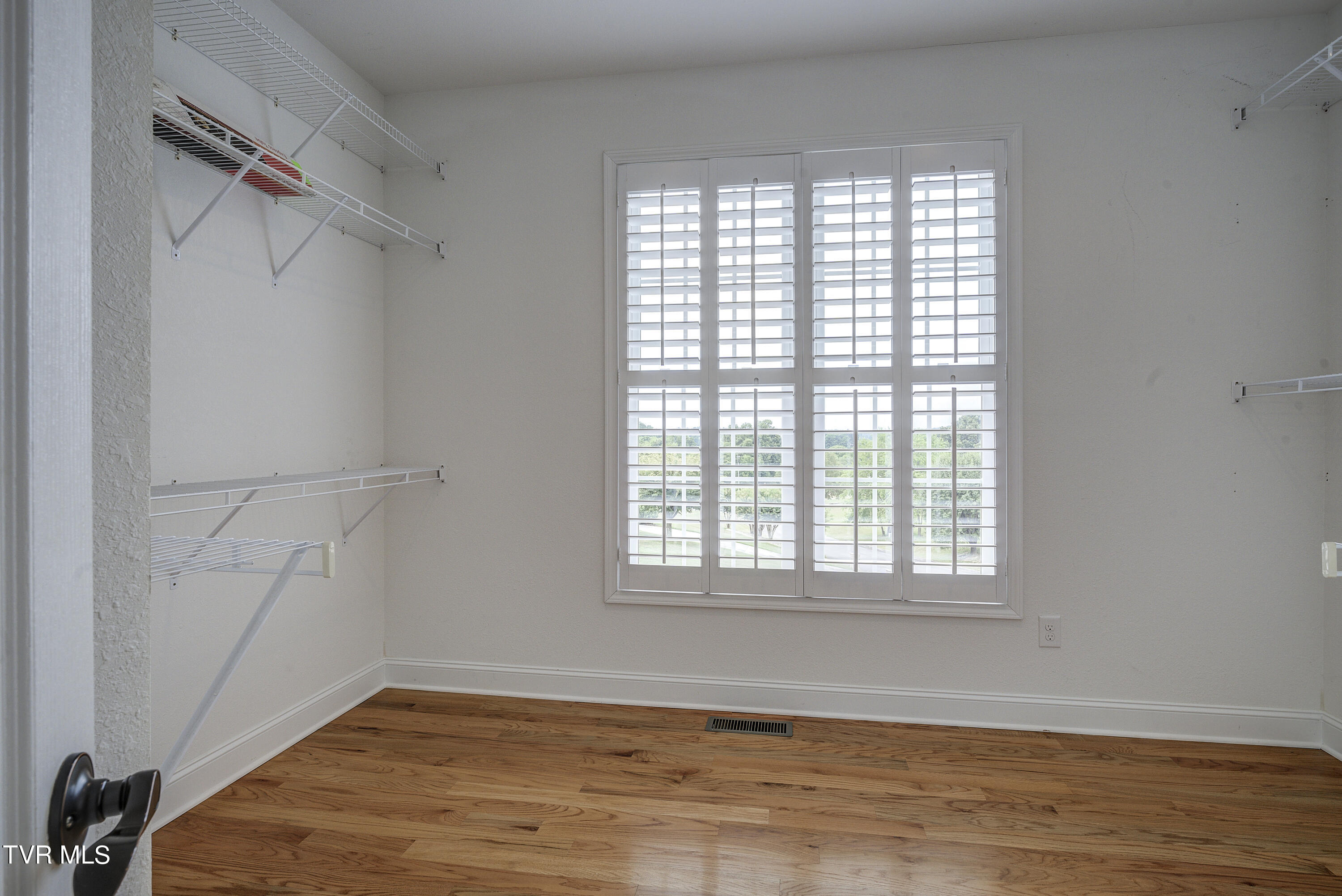 Bluff City, Tennessee 37618, United States, 3 Bedrooms Bedrooms, ,3 BathroomsBathrooms,Residential,Pending,53060