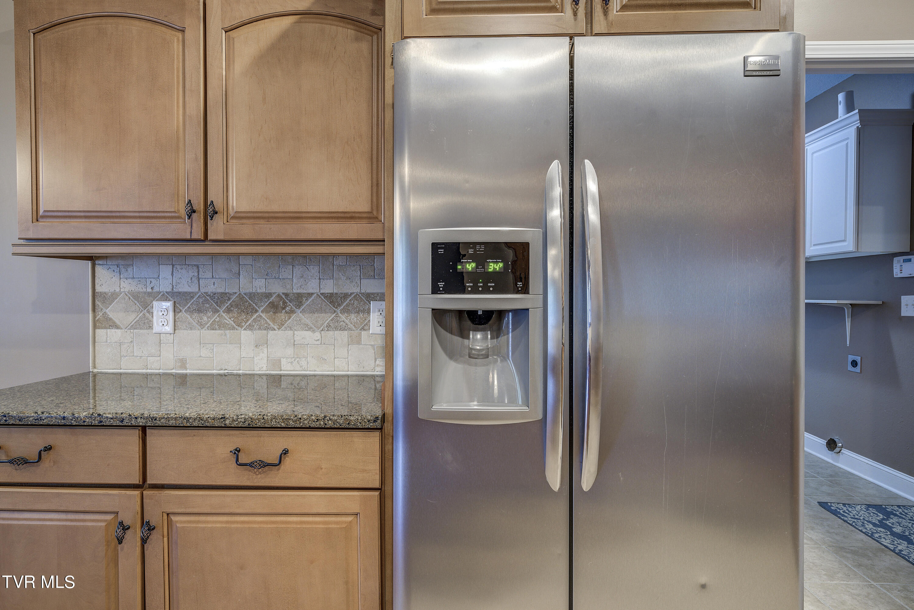 Bluff City, Tennessee 37618, United States, 3 Bedrooms Bedrooms, ,3 BathroomsBathrooms,Residential,Pending,53060