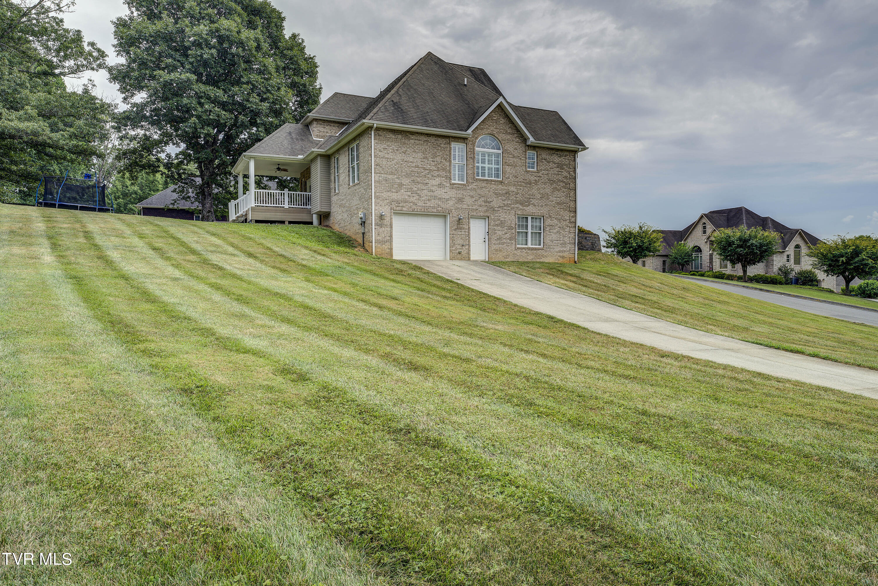 Bluff City, Tennessee 37618, United States, 3 Bedrooms Bedrooms, ,3 BathroomsBathrooms,Residential,Pending,53060