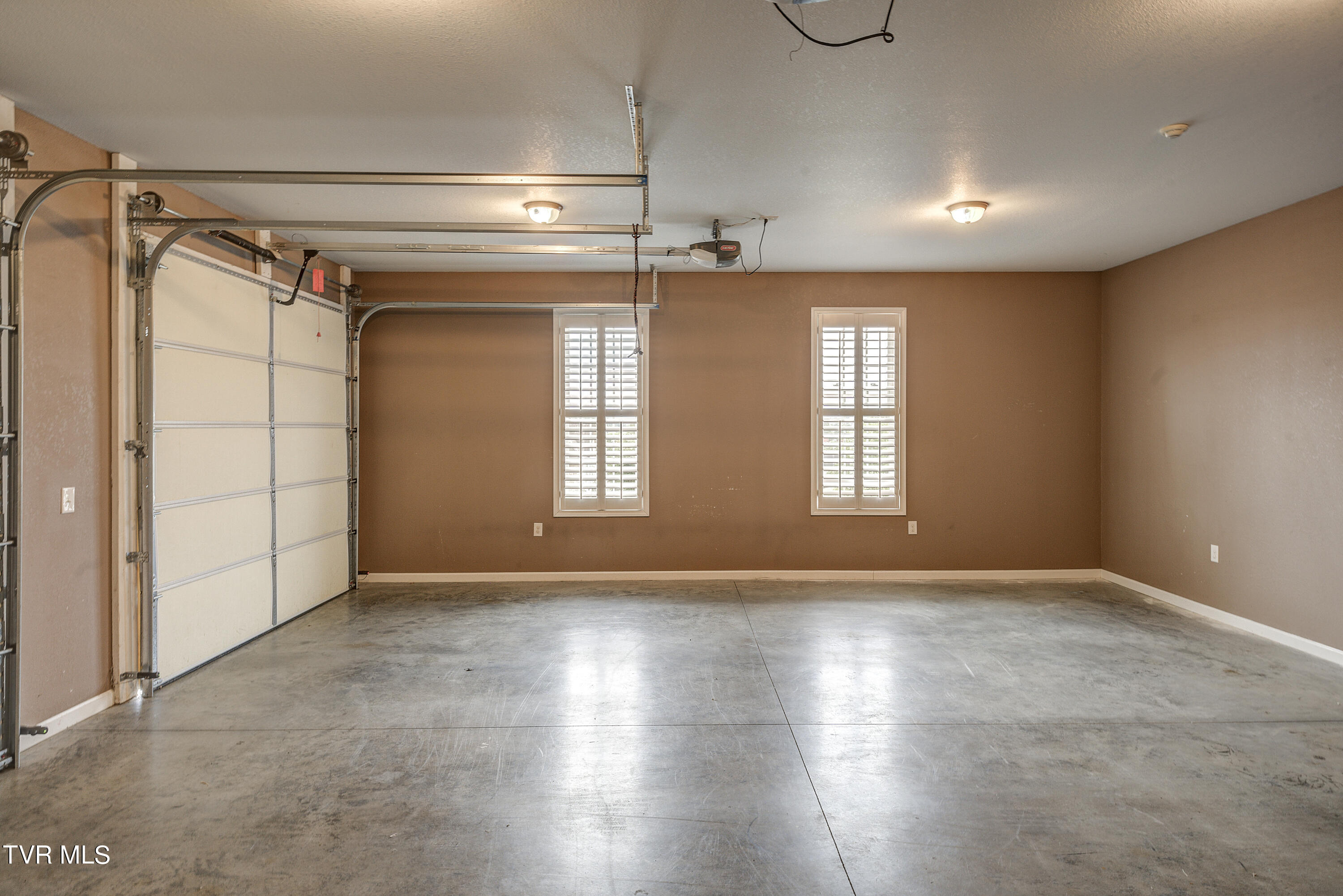 Bluff City, Tennessee 37618, United States, 3 Bedrooms Bedrooms, ,3 BathroomsBathrooms,Residential,Pending,53060