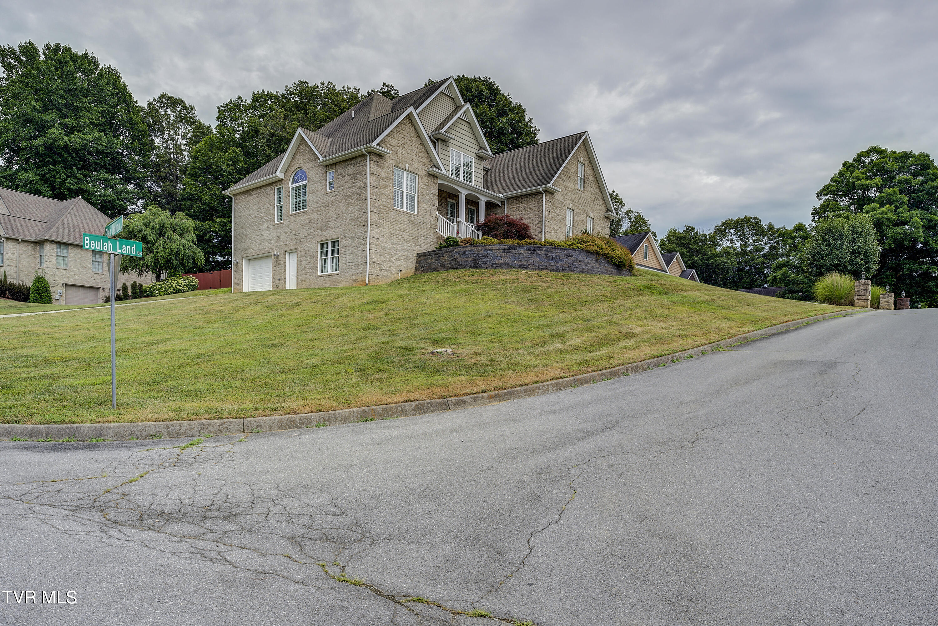 Bluff City, Tennessee 37618, United States, 3 Bedrooms Bedrooms, ,3 BathroomsBathrooms,Residential,Pending,53060