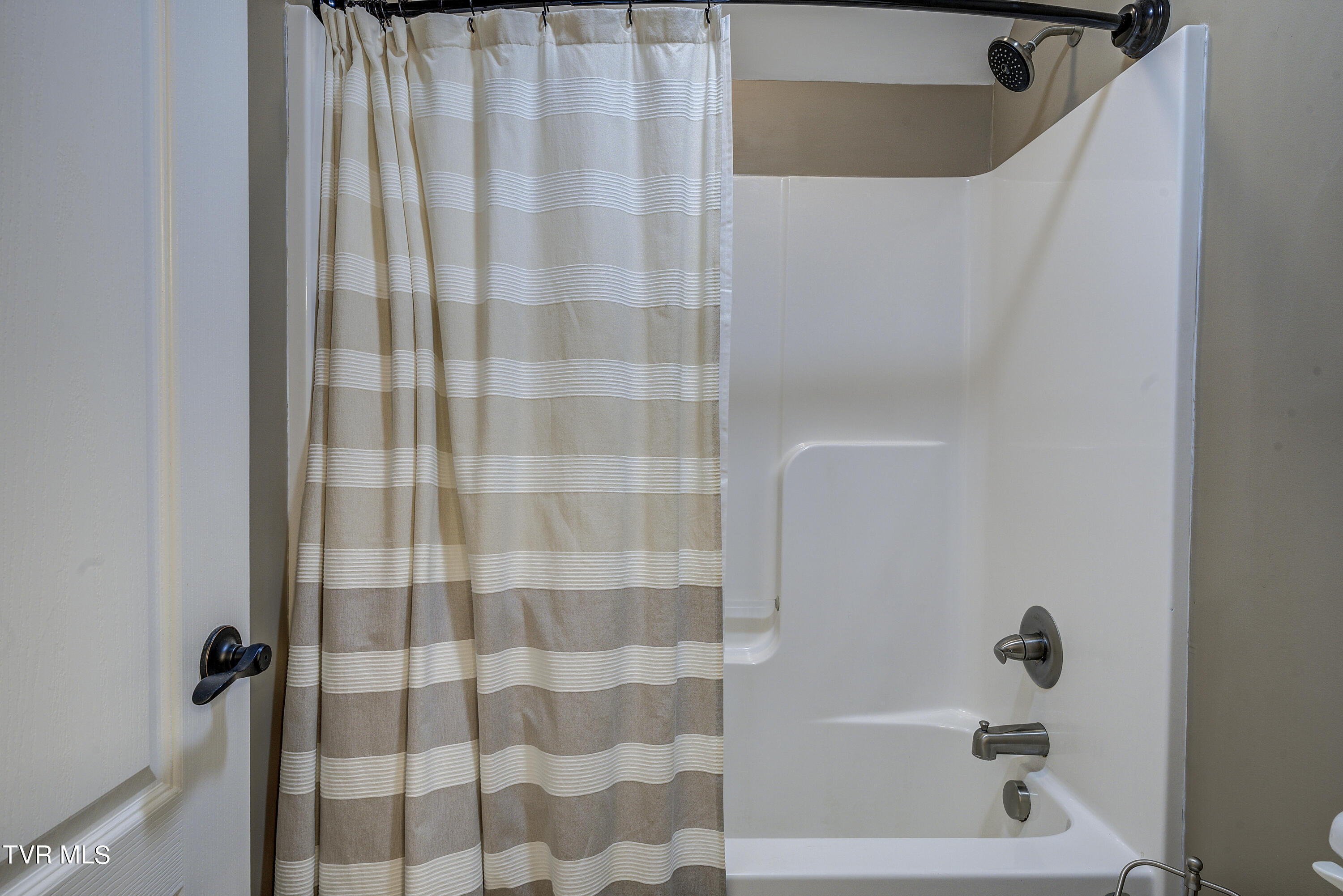 Bluff City, Tennessee 37618, United States, 3 Bedrooms Bedrooms, ,3 BathroomsBathrooms,Residential,Pending,53060