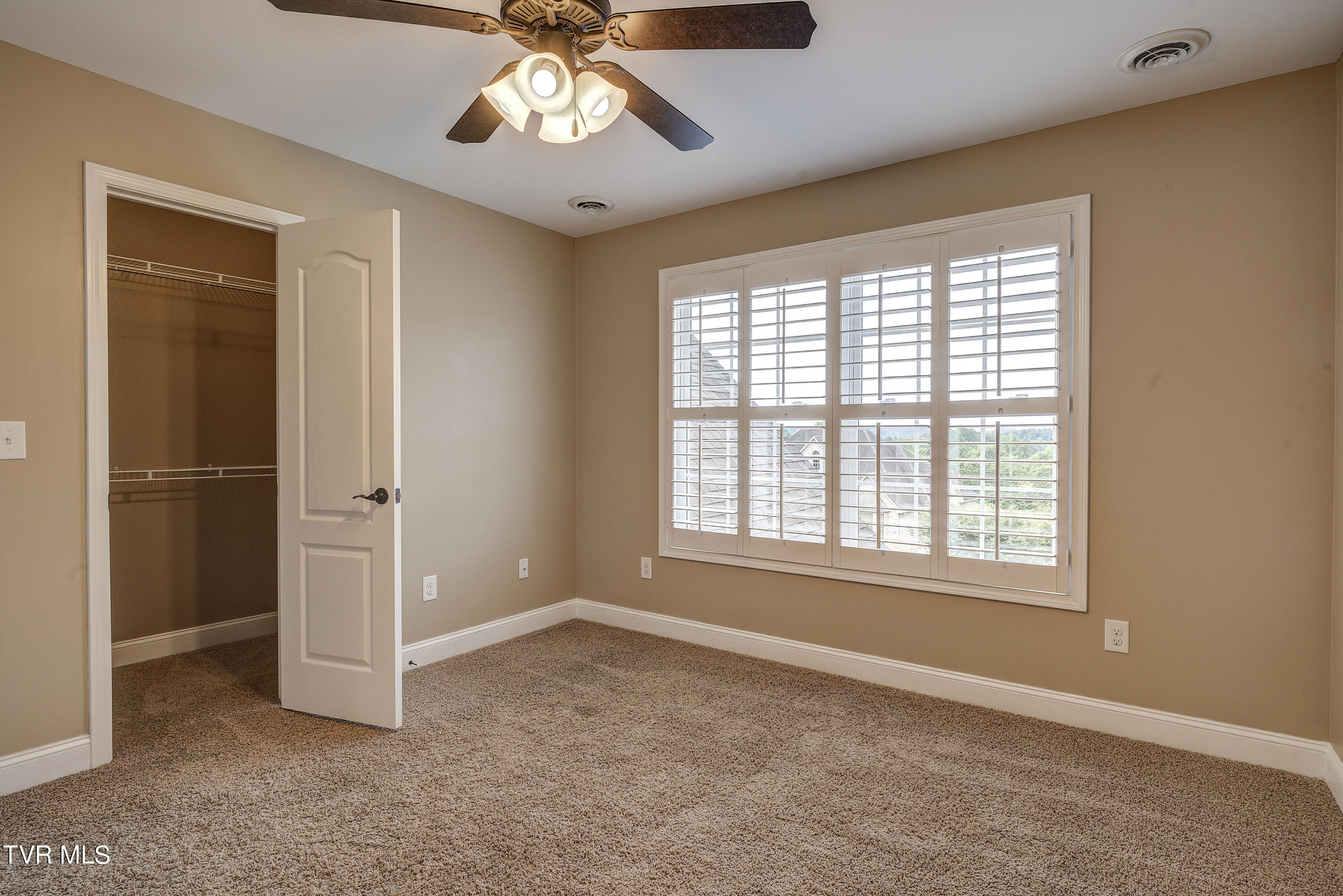 Bluff City, Tennessee 37618, United States, 3 Bedrooms Bedrooms, ,3 BathroomsBathrooms,Residential,Pending,53060