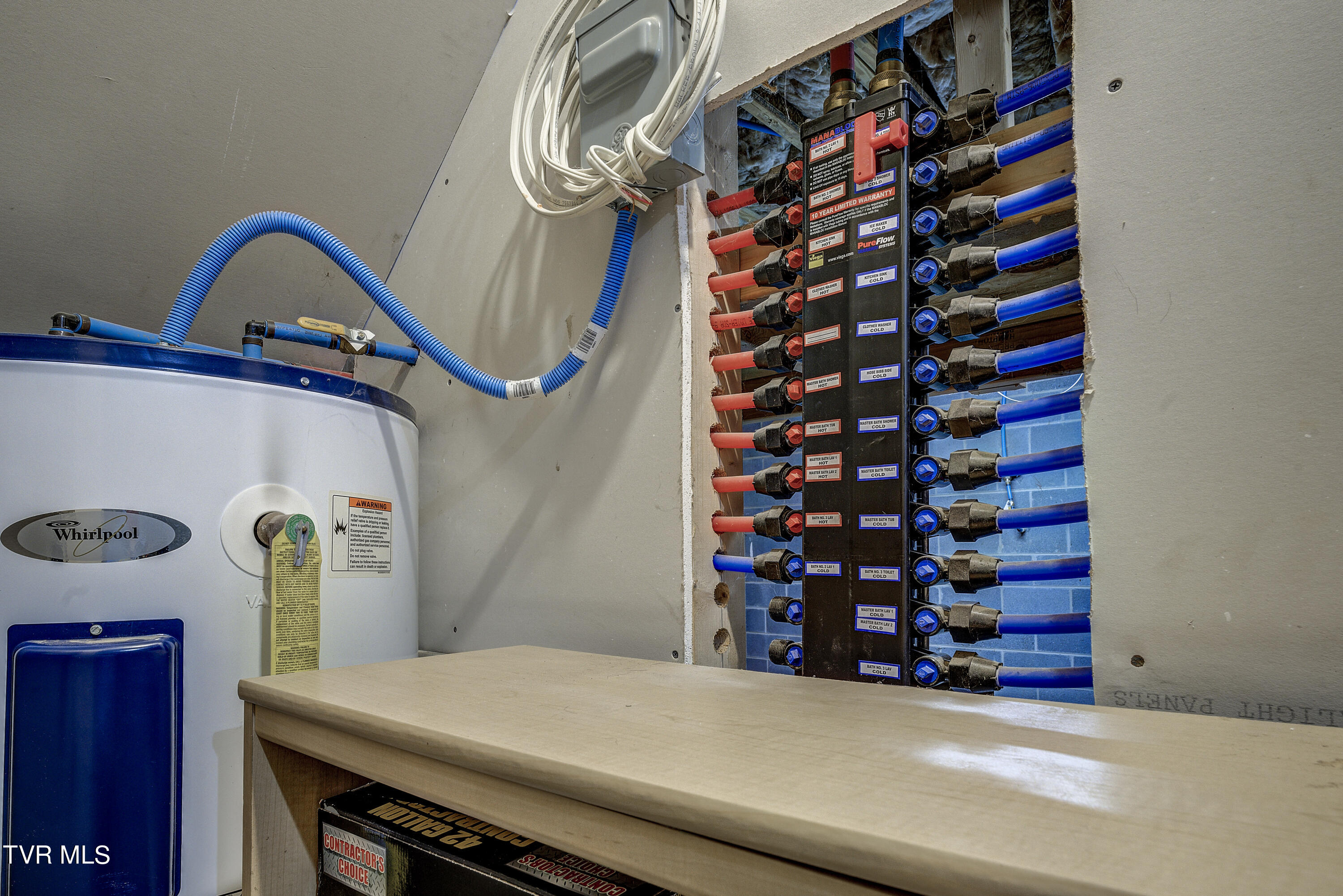 Bluff City, Tennessee 37618, United States, 3 Bedrooms Bedrooms, ,3 BathroomsBathrooms,Residential,Pending,53060