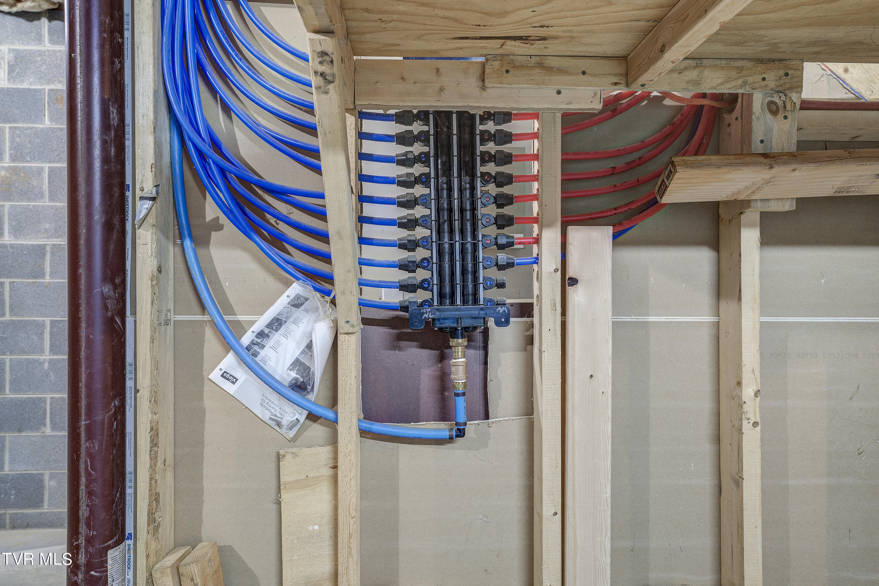 Bluff City, Tennessee 37618, United States, 3 Bedrooms Bedrooms, ,3 BathroomsBathrooms,Residential,Pending,53060