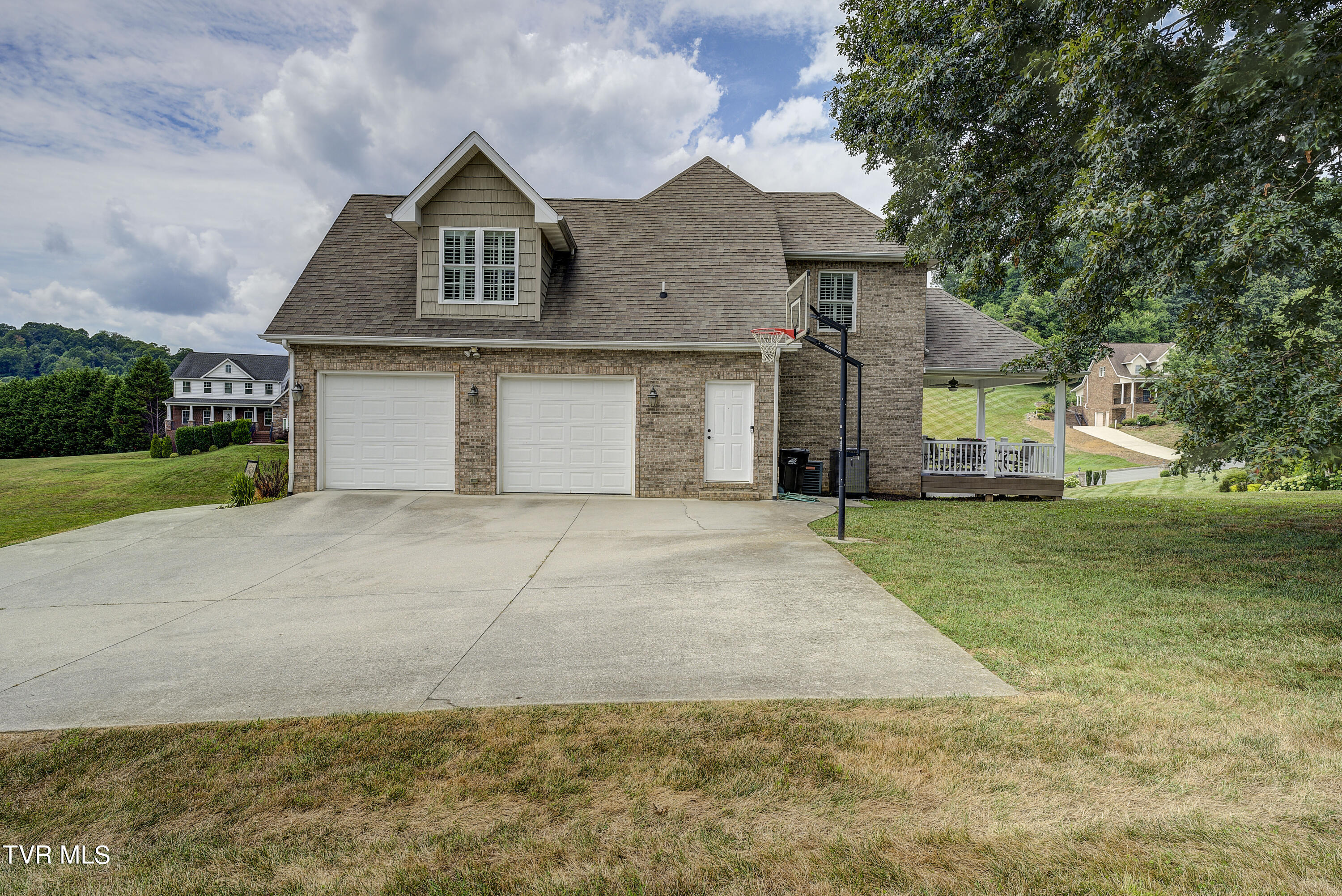 Bluff City, Tennessee 37618, United States, 3 Bedrooms Bedrooms, ,3 BathroomsBathrooms,Residential,Pending,53060