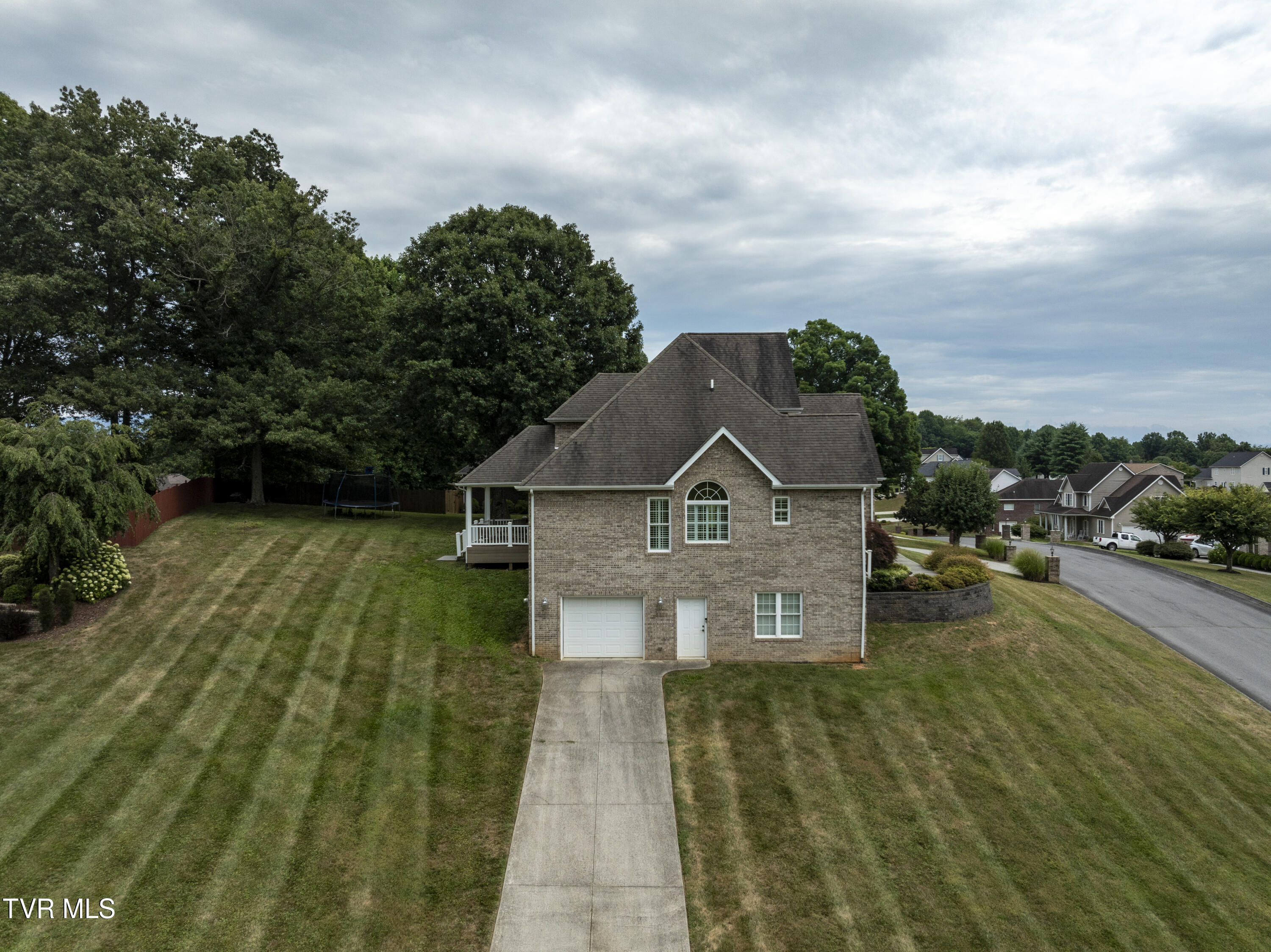 Bluff City, Tennessee 37618, United States, 3 Bedrooms Bedrooms, ,3 BathroomsBathrooms,Residential,Pending,53060