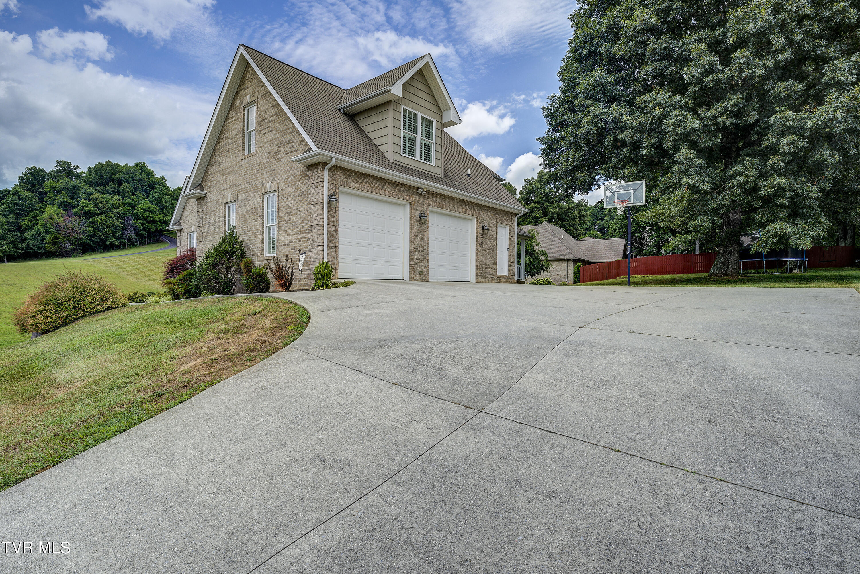 Bluff City, Tennessee 37618, United States, 3 Bedrooms Bedrooms, ,3 BathroomsBathrooms,Residential,Pending,53060