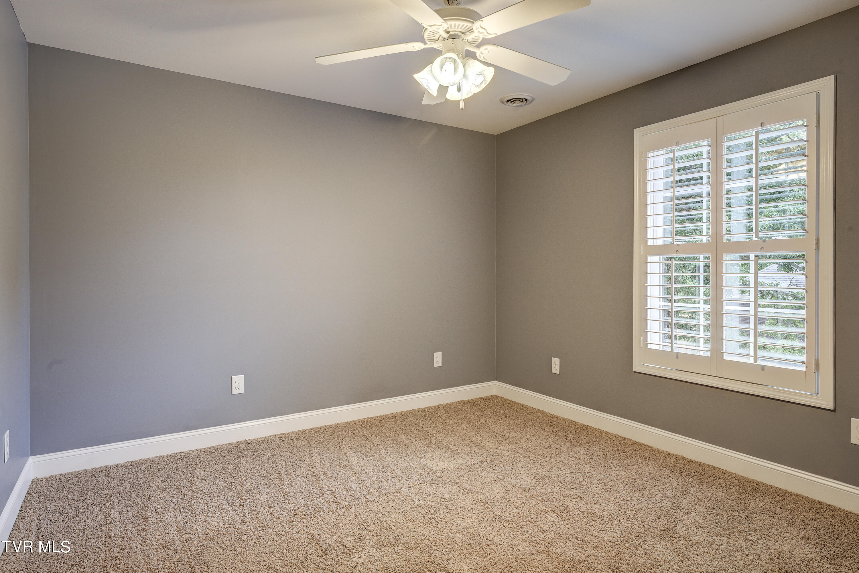 Bluff City, Tennessee 37618, United States, 3 Bedrooms Bedrooms, ,3 BathroomsBathrooms,Residential,Pending,53060