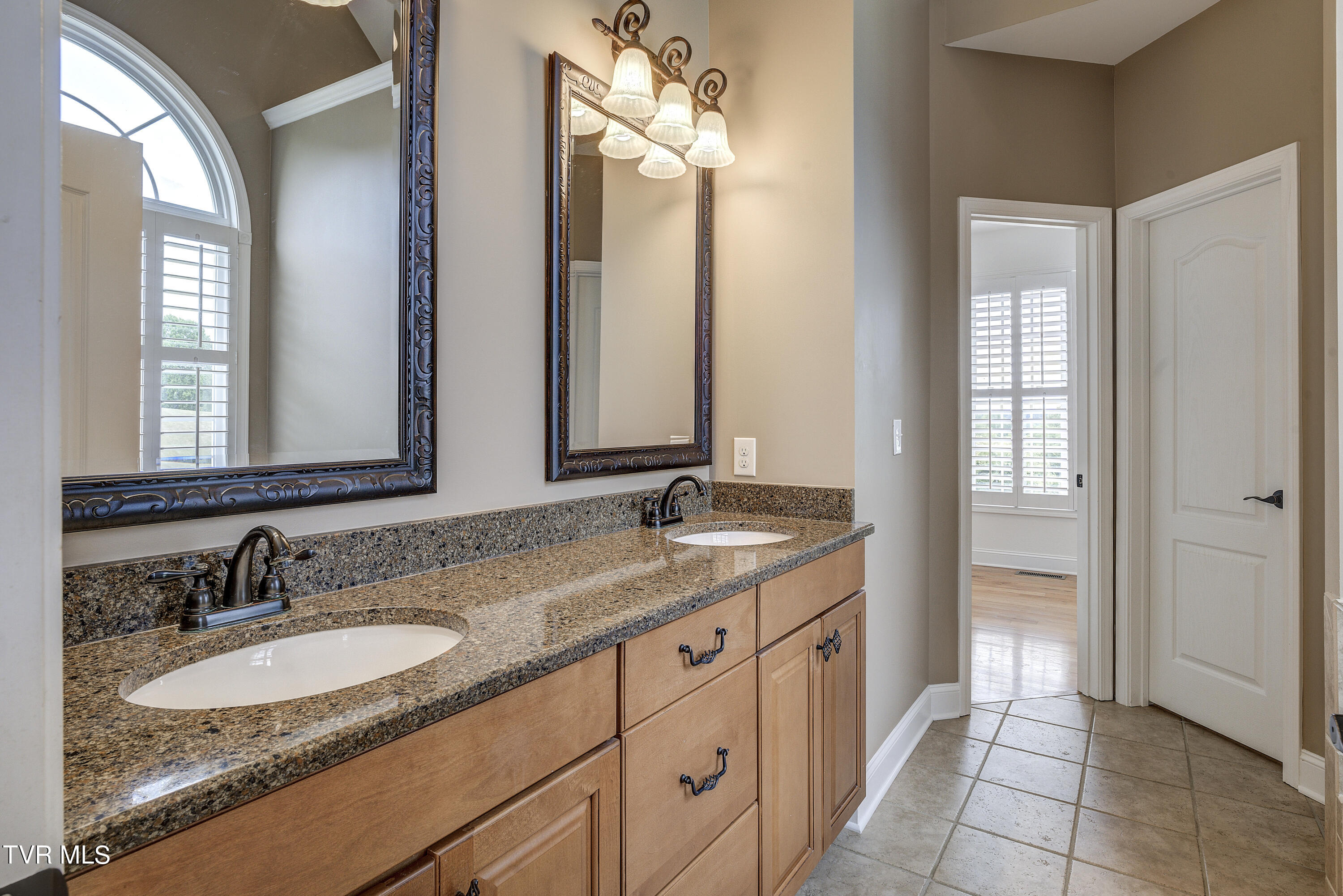 Bluff City, Tennessee 37618, United States, 3 Bedrooms Bedrooms, ,3 BathroomsBathrooms,Residential,Pending,53060