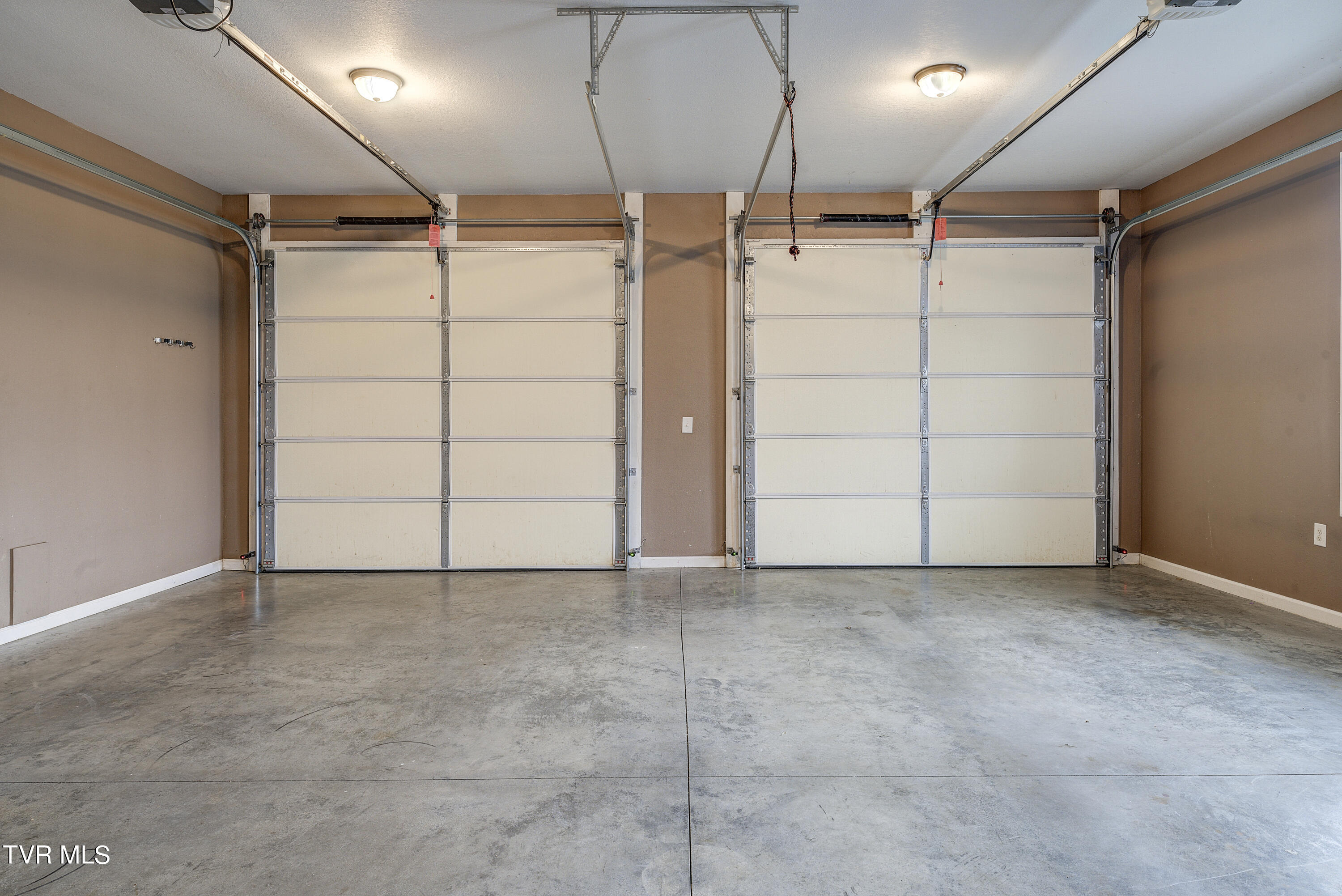 Bluff City, Tennessee 37618, United States, 3 Bedrooms Bedrooms, ,3 BathroomsBathrooms,Residential,Pending,53060