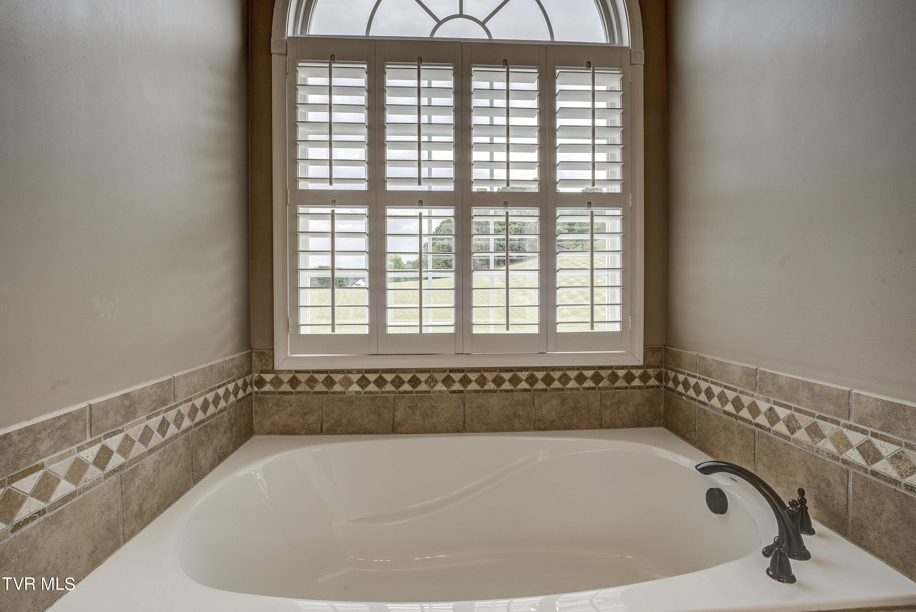 Bluff City, Tennessee 37618, United States, 3 Bedrooms Bedrooms, ,3 BathroomsBathrooms,Residential,Pending,53060