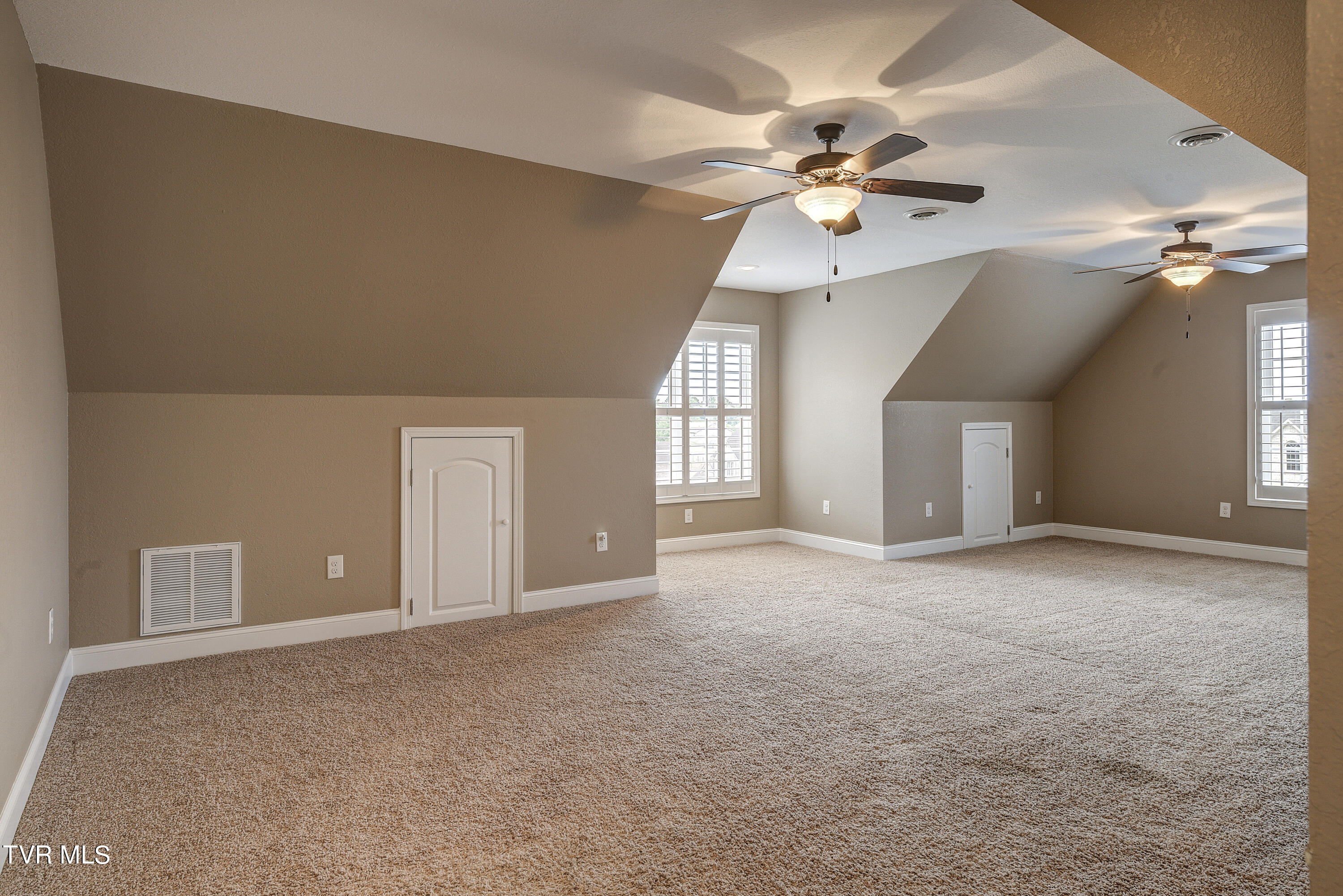 Bluff City, Tennessee 37618, United States, 3 Bedrooms Bedrooms, ,3 BathroomsBathrooms,Residential,Pending,53060