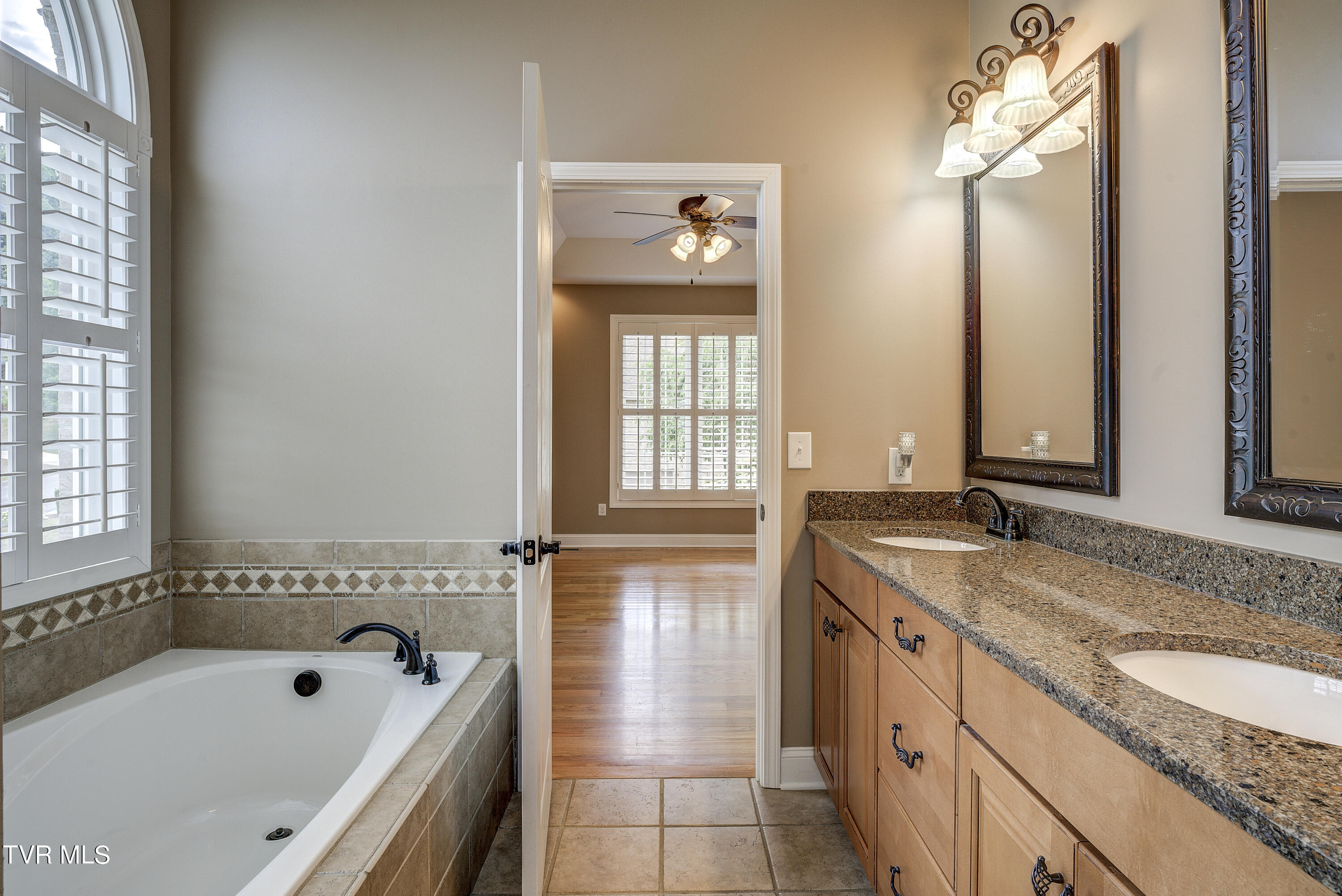 Bluff City, Tennessee 37618, United States, 3 Bedrooms Bedrooms, ,3 BathroomsBathrooms,Residential,Pending,53060