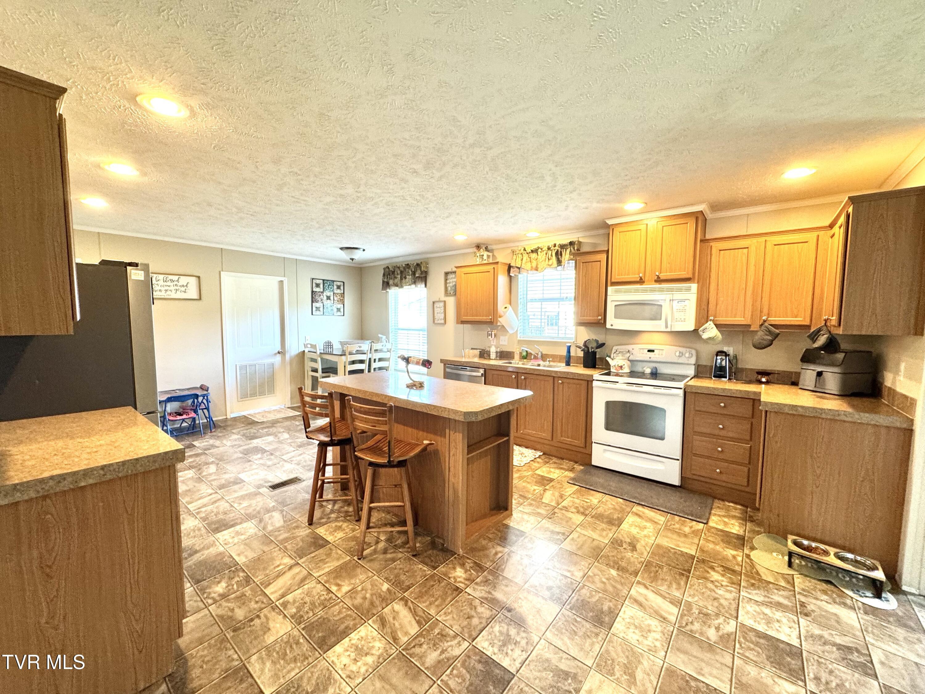 2004 East Stone Gap Road, Big Stone Gap, Virginia image 9