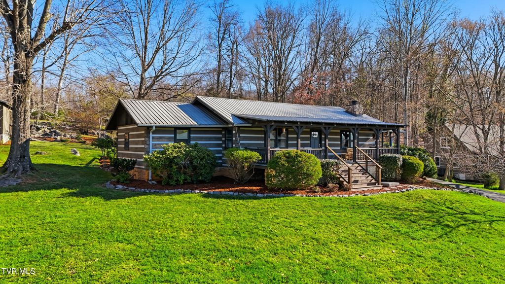 Photo of 224 Sugar Hollow Trail, Piney Flats, TN 37686 (MLS # 9993056)