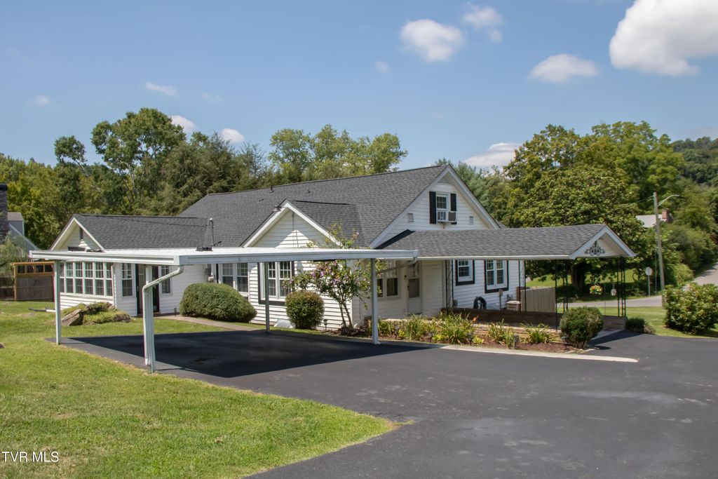 Photo of 1605 Overhill Road, Bristol, VA 24201 (MLS # 9984248)