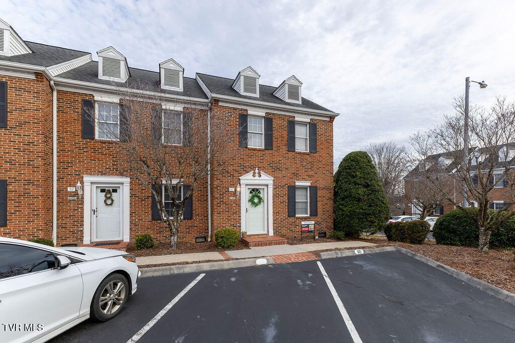 Photo of 400 Sunset Dr Dr #L60, Johnson City, TN 37604 (MLS # 9989895)