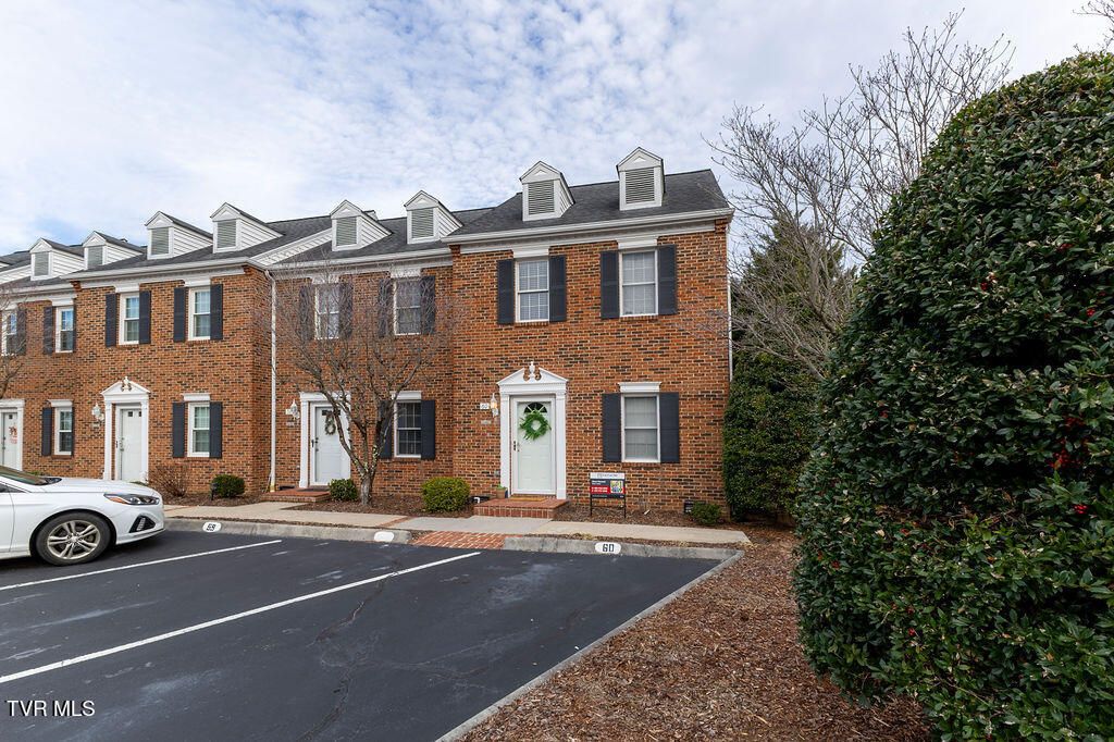 Photo of 400 Sunset Dr Dr #L60, Johnson City, TN 37604 (MLS # 9989895)