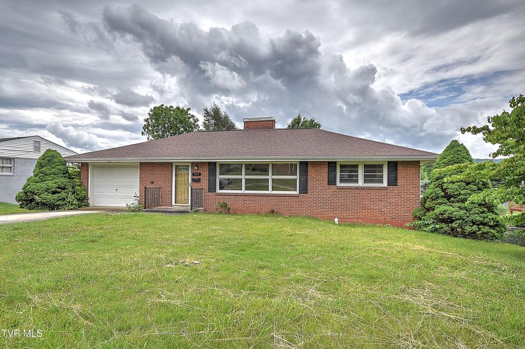 Photo of 916 Mimosa Drive, Kingsport, TN 37660 (MLS # 9996169)