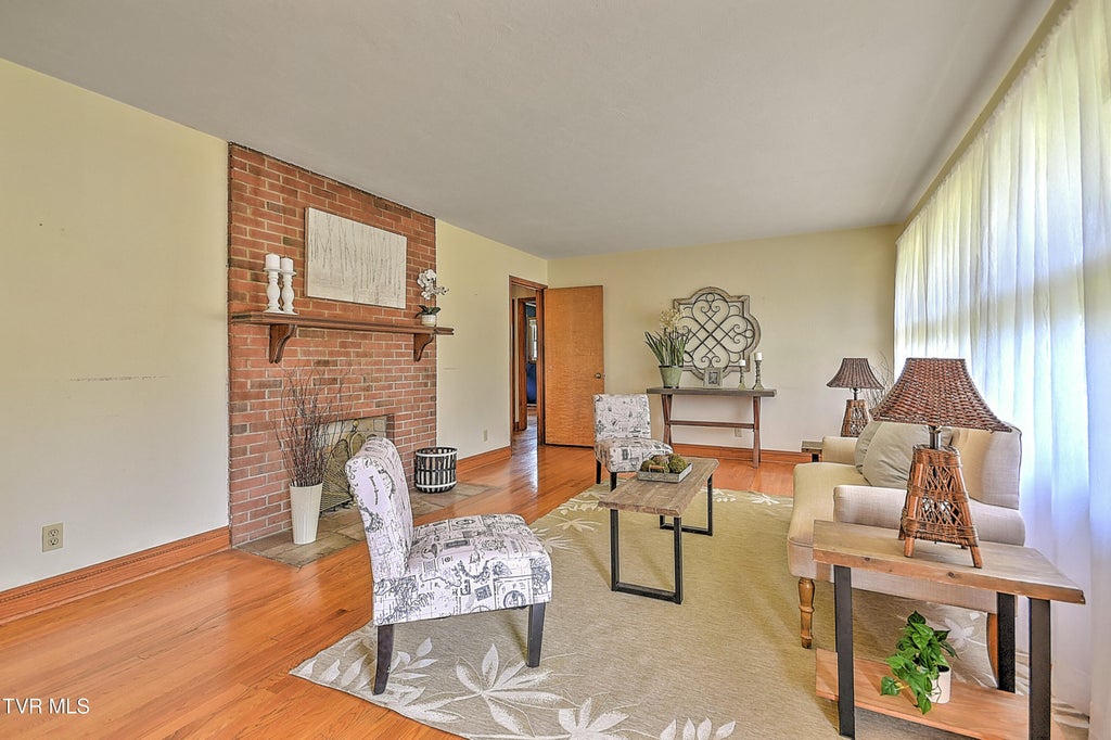 Photo of 916 Mimosa Drive, Kingsport, TN 37660 (MLS # 9996169)