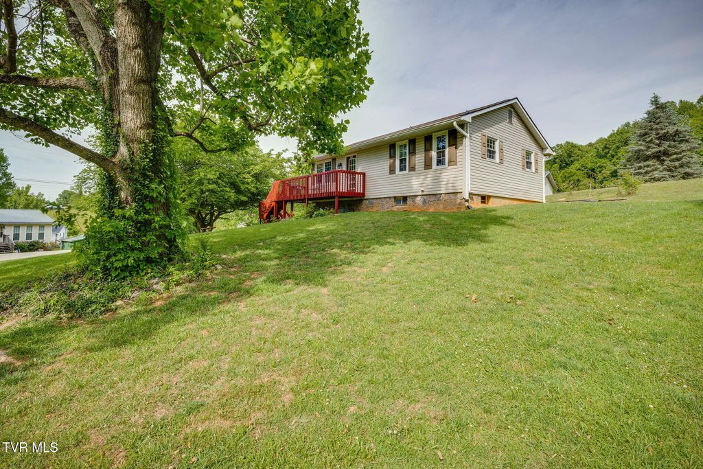Photo of 126 Country Hills Drive, Jonesborough, TN 37659 (MLS # 9995276)