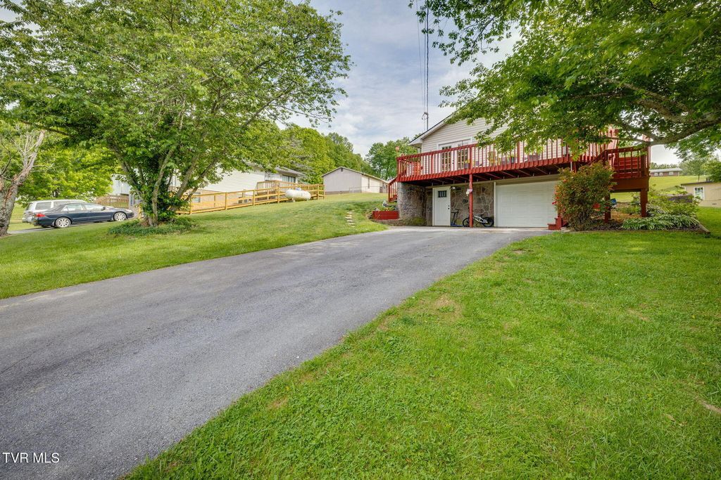 Photo of 126 Country Hills Drive, Jonesborough, TN 37659 (MLS # 9995276)