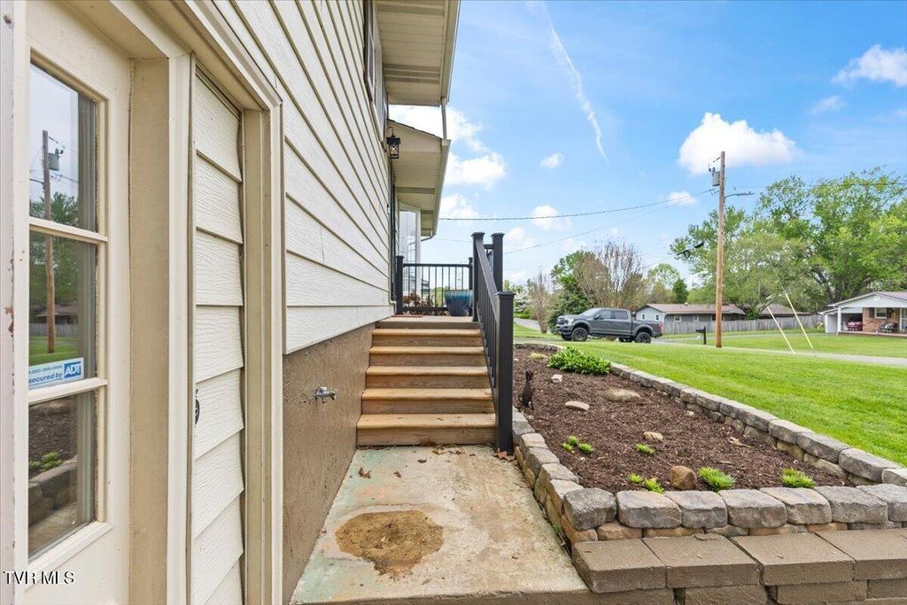 Photo of 116 Byrd Street, Johnson City, TN 37601 (MLS # 9993905)