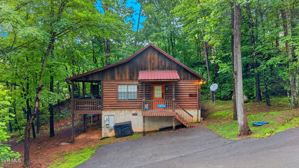 Photo of 1503 Squirrel Nest Way, Sevierville, TN 37876 (MLS # 9997329)