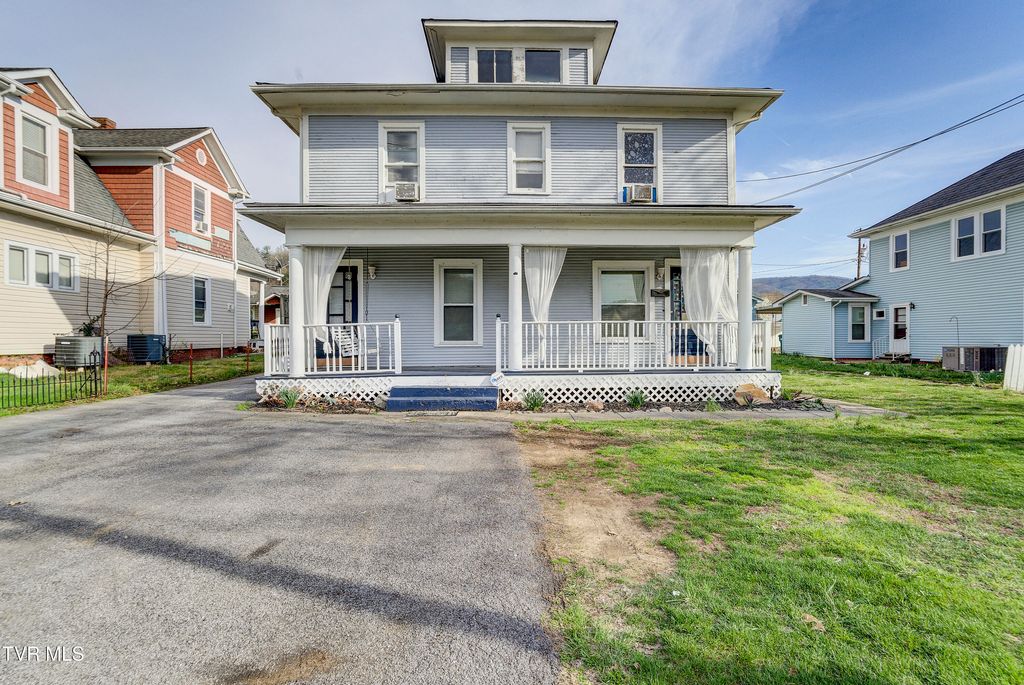 Photo of 124 Elm Avenue, Erwin, TN 37650 (MLS # 9992290)