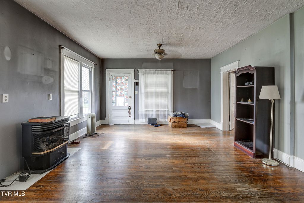 Photo of 124 Elm Avenue, Erwin, TN 37650 (MLS # 9992290)