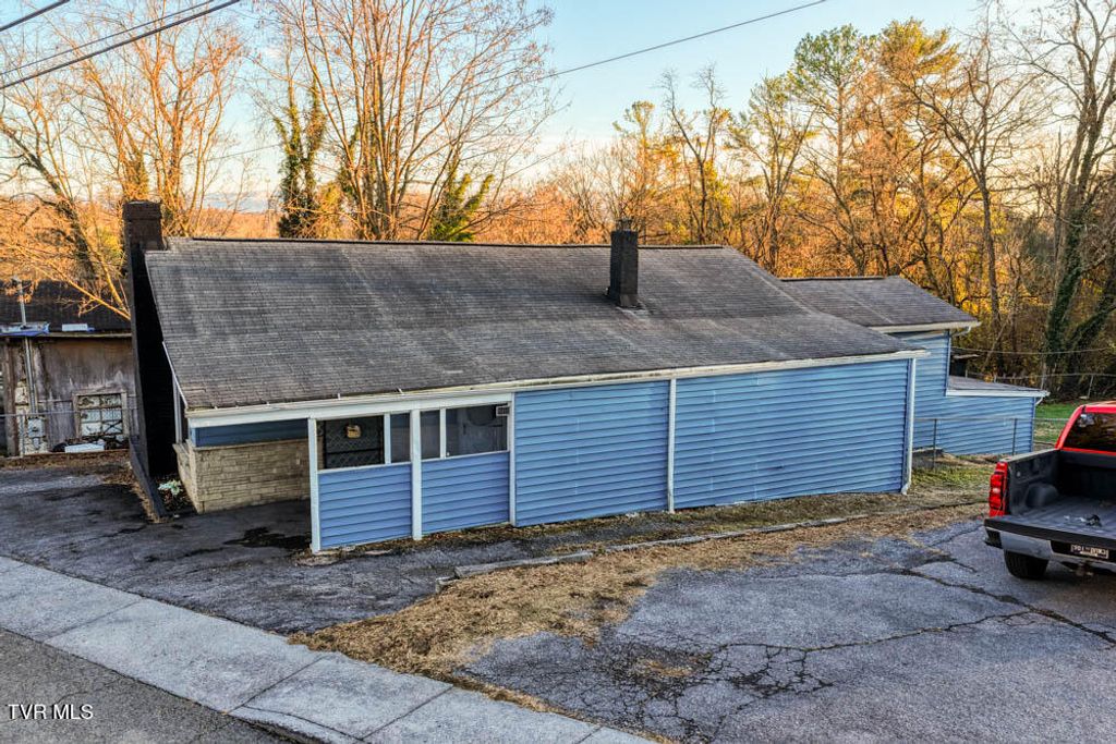 Photo of 1116 5th Street, Bristol, TN 37620 (MLS # 9989063)