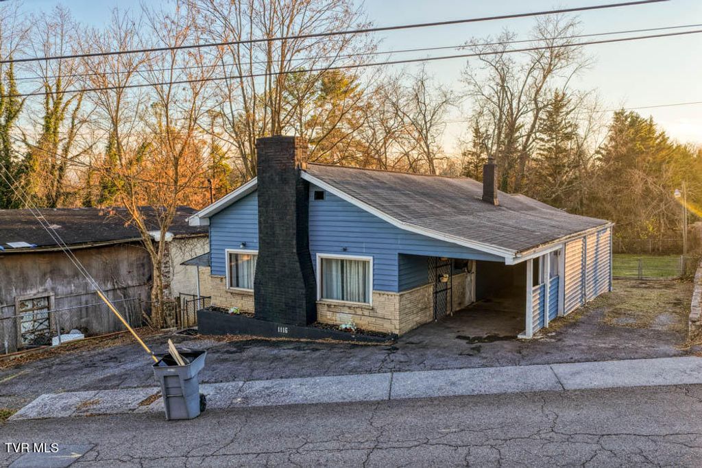 Photo of 1116 5th Street, Bristol, TN 37620 (MLS # 9989063)