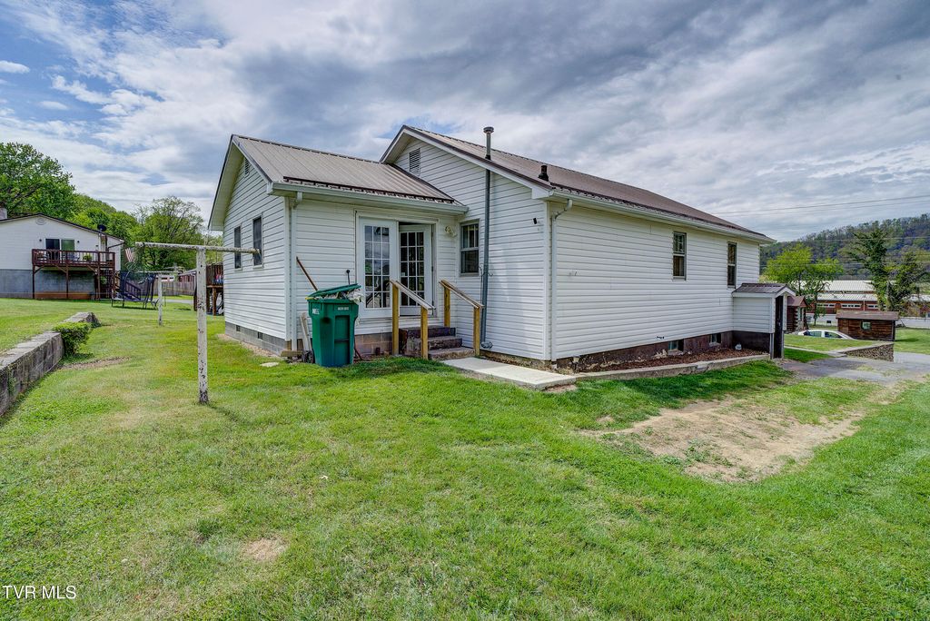 Photo of 630 Vinton Avenue, Erwin, TN 37650 (MLS # 9994112)