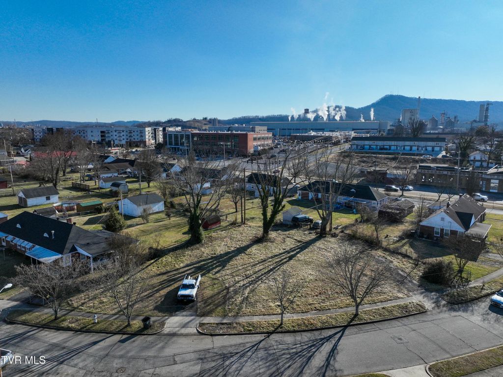 Photo of 524 Sequoyah Drive, Kingsport, TN 37660 (MLS # 9991289)