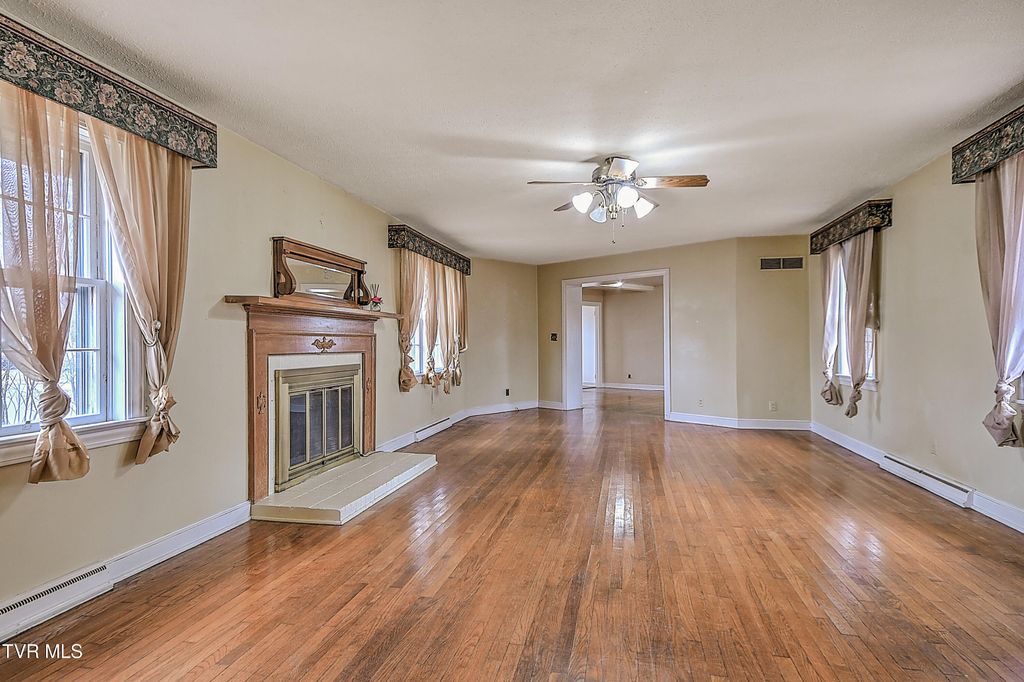 Photo of 818 Federal Street, Kingsport, TN 37664 (MLS # 9990743)