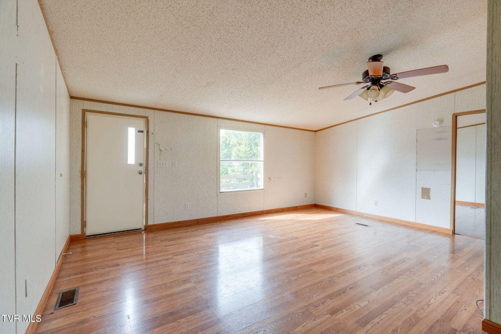 Photo of 114116 Woodland Circle, Greeneville, TN 37743 (MLS # 10000264)