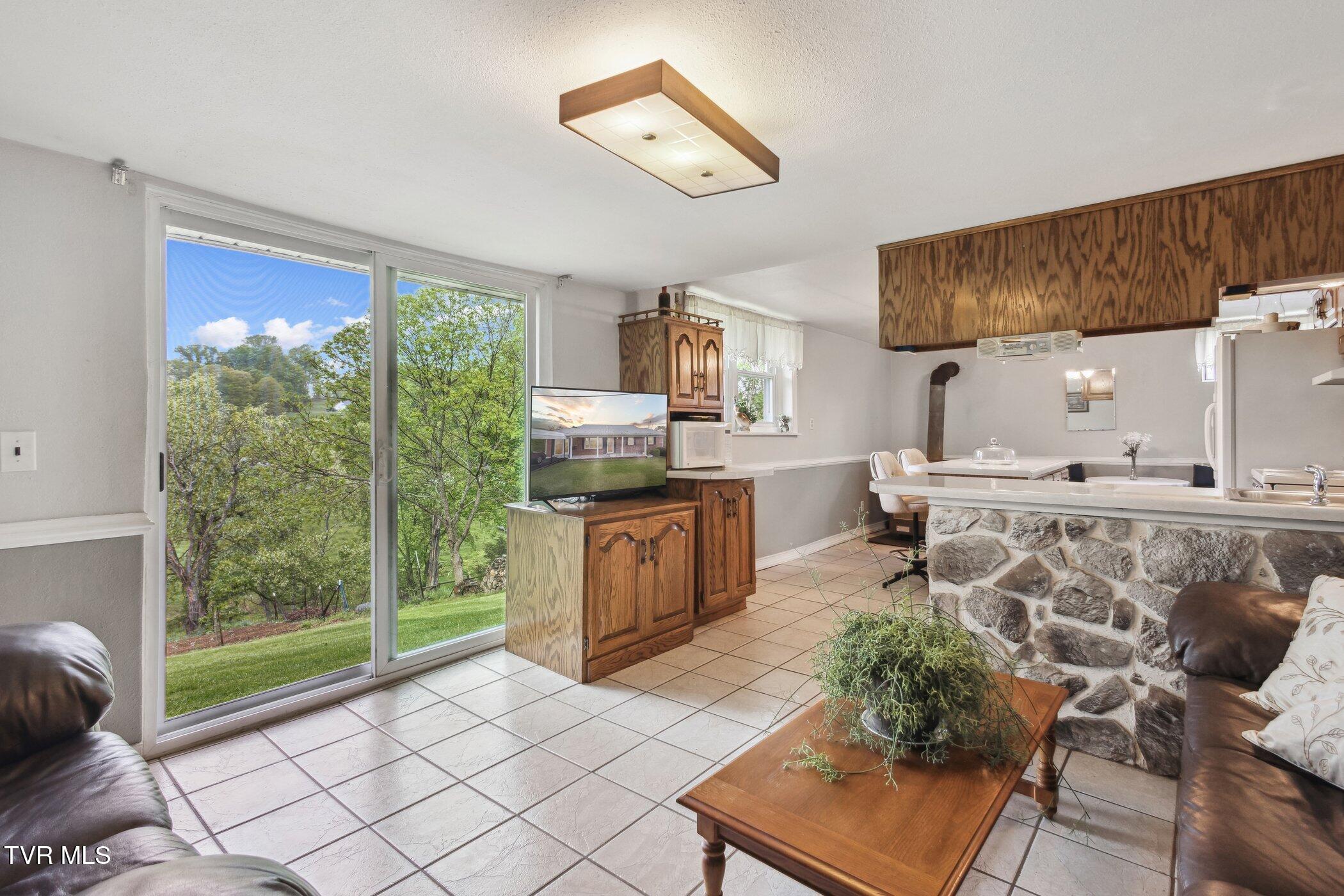 221 Locust Lane, Lebanon, Virginia image 35